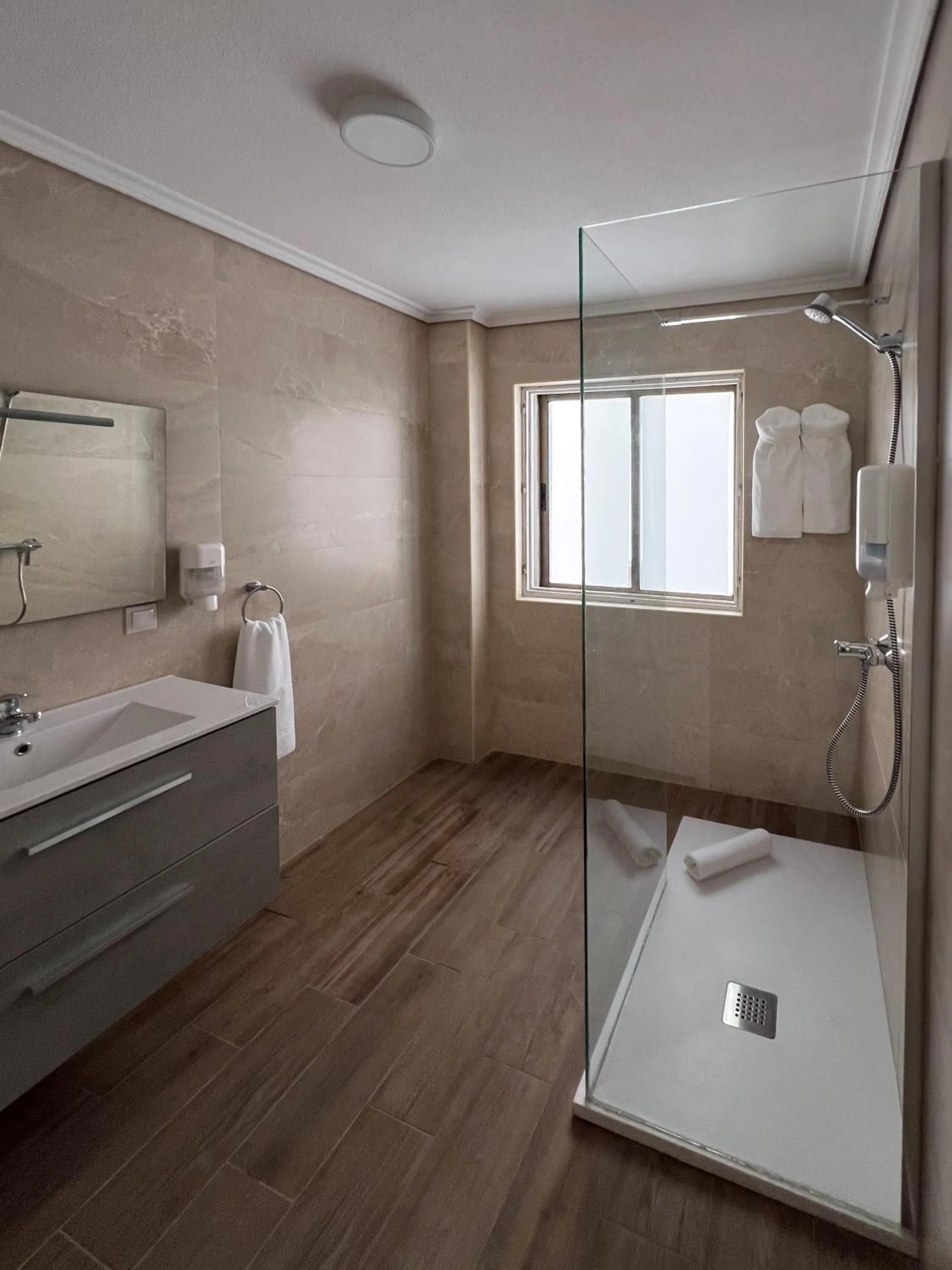 Shower in Hostal Entre Puertas