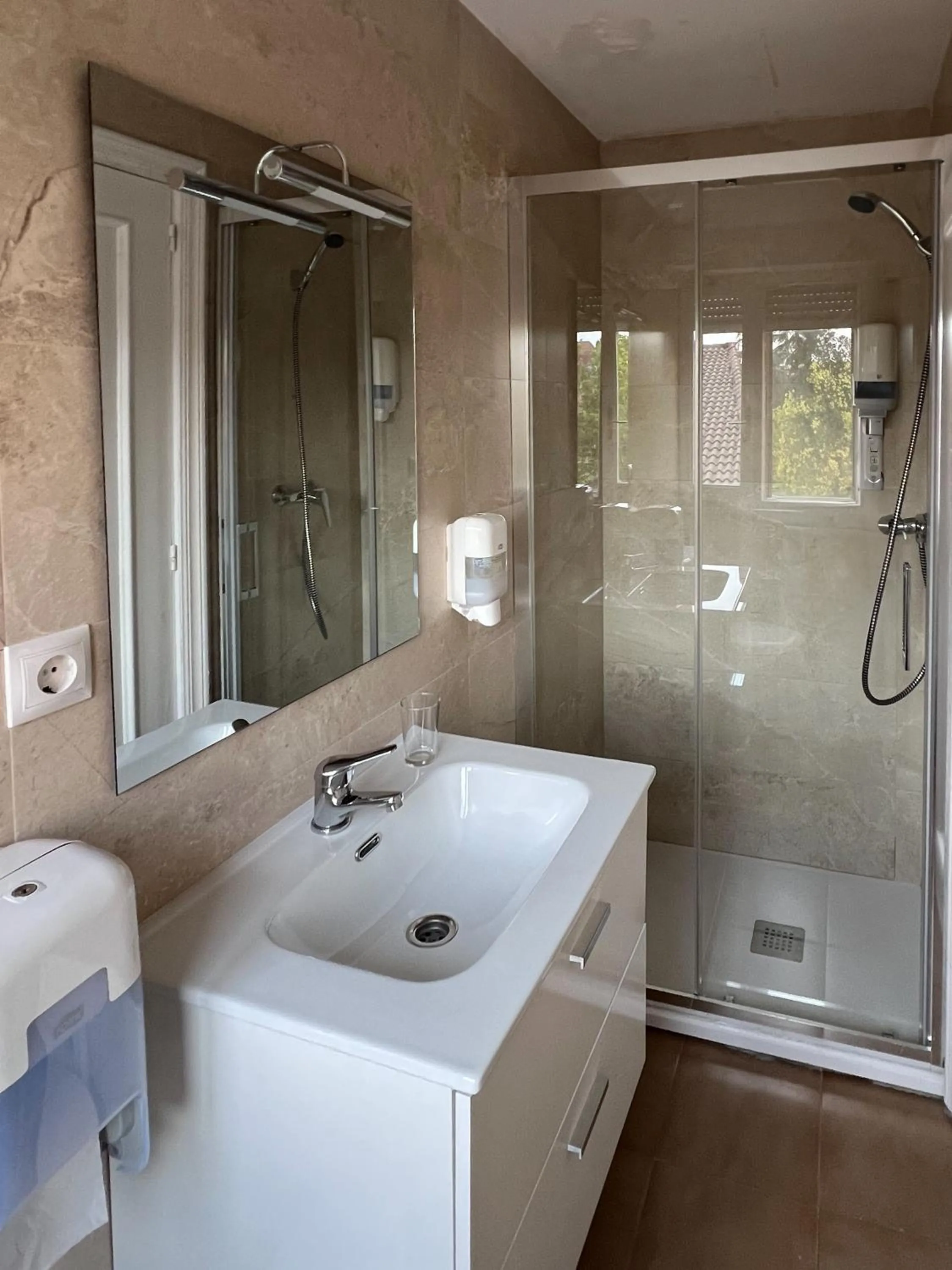 Bathroom in Hostal Entre Puertas