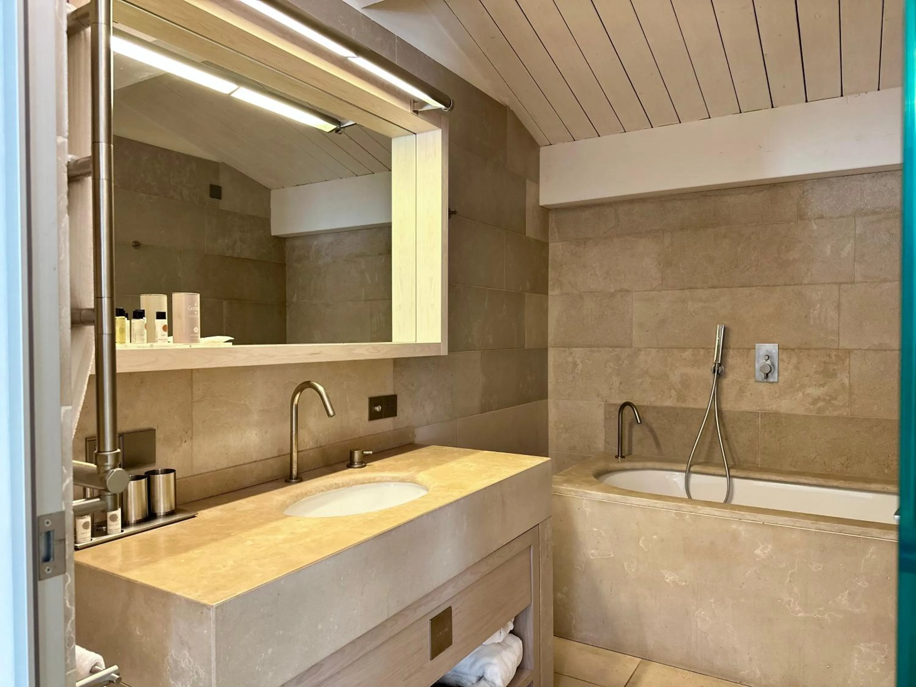 Bathroom in Relais Histò San Pietro Sul Mar Piccolo