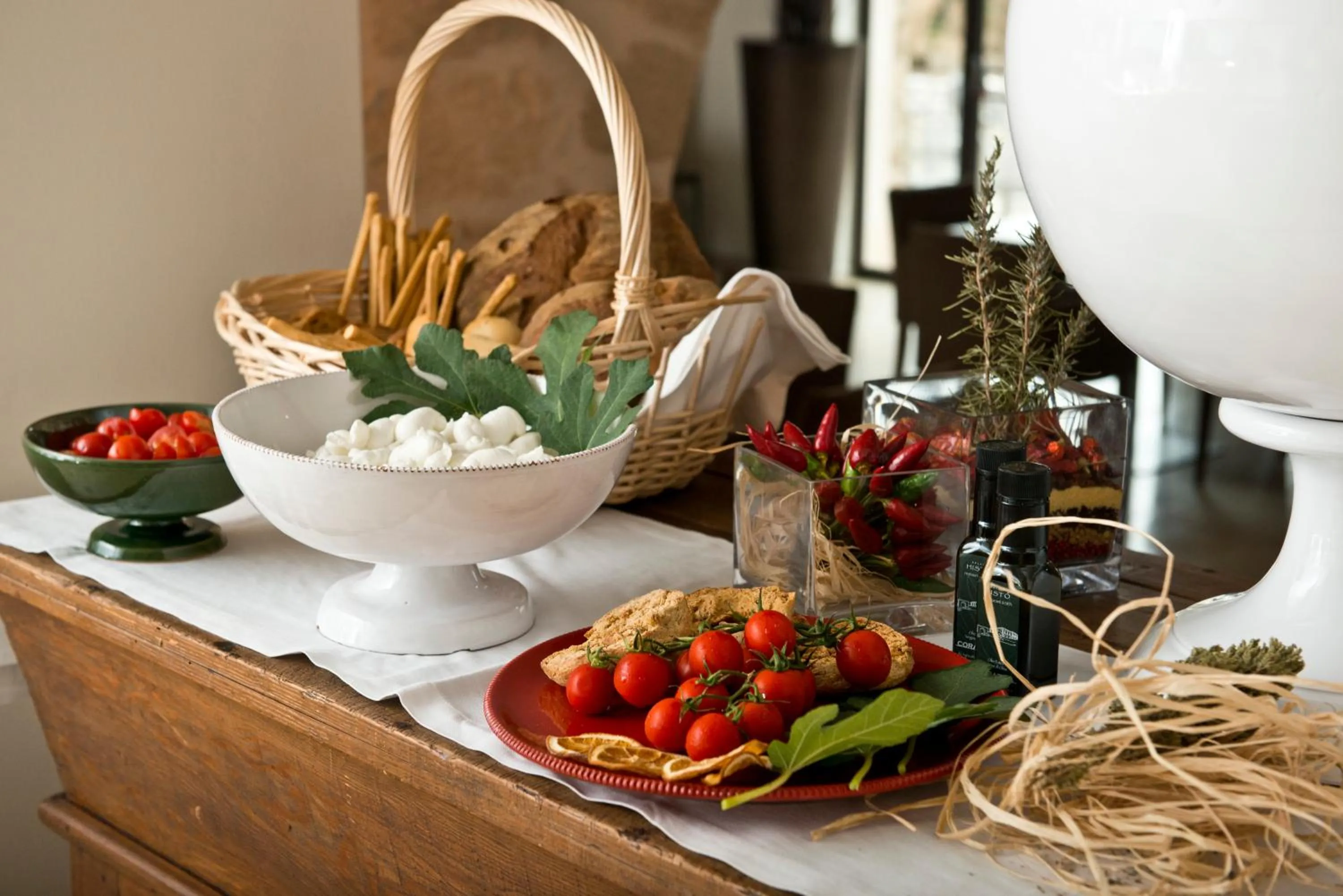 Food and drinks in Relais Histò San Pietro Sul Mar Piccolo