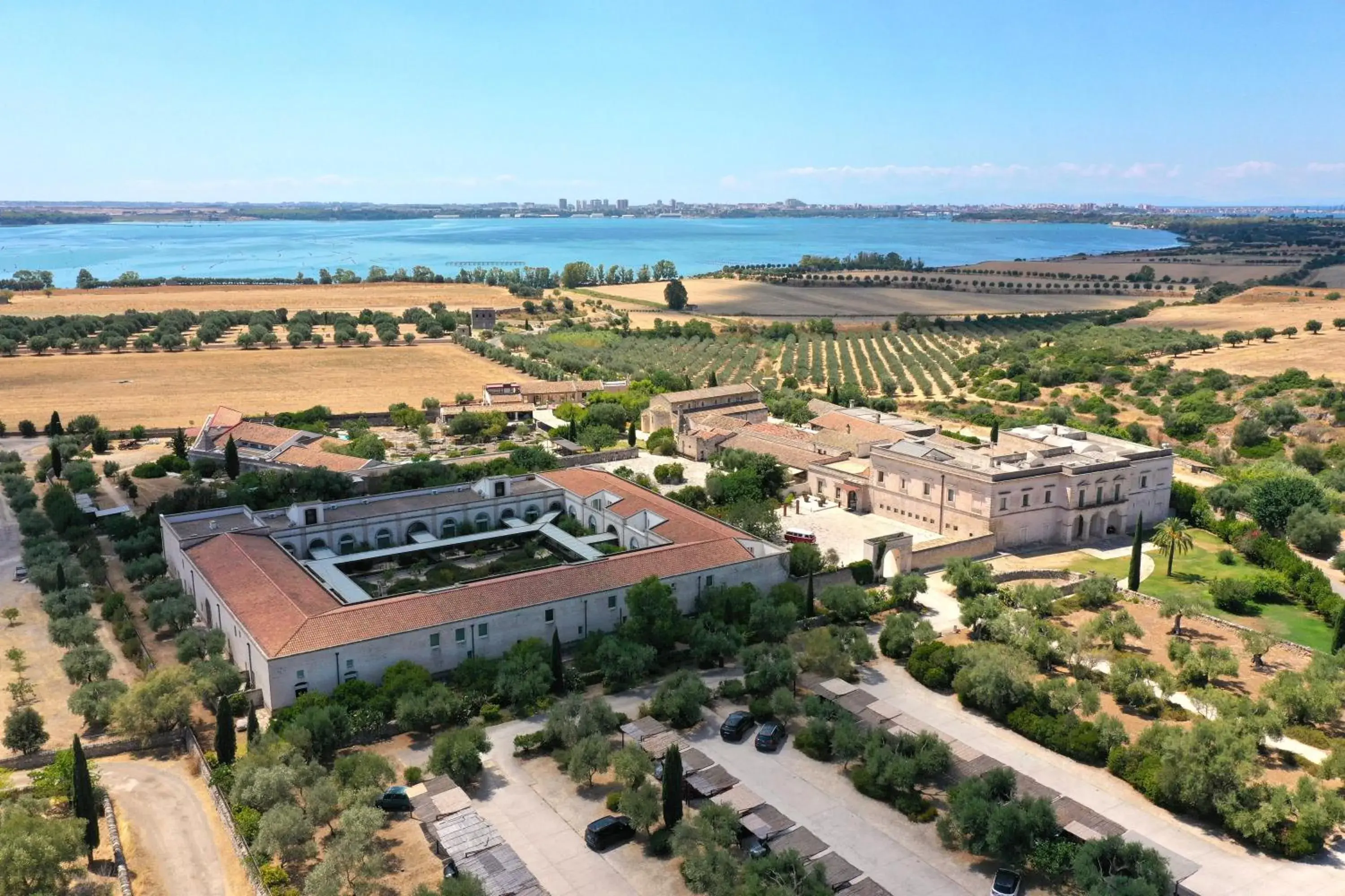 Property building in Relais Histò San Pietro Sul Mar Piccolo Property building in Relais Histò San Pietro Sul Mar Piccolo