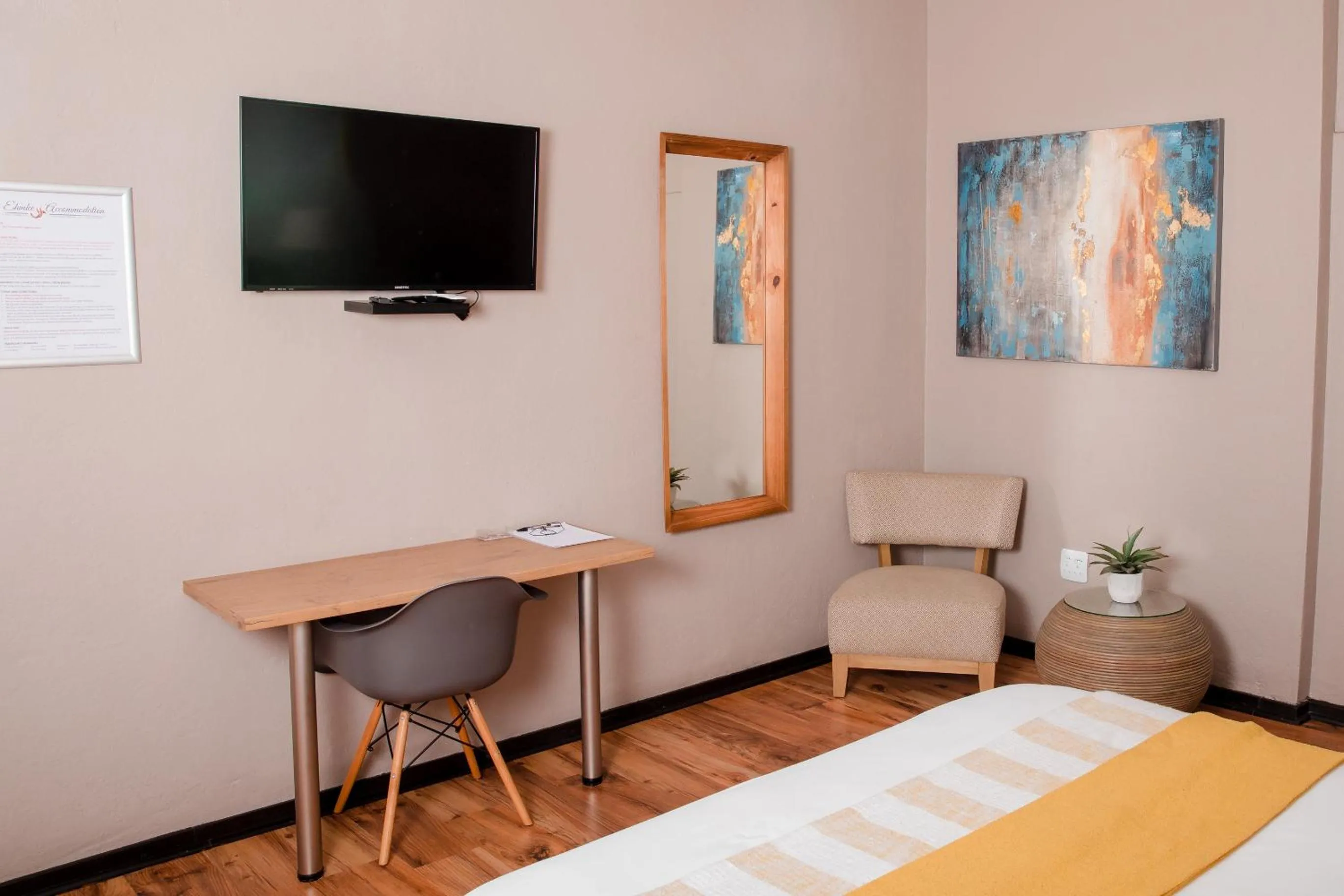 Seating area, Bed in 85 Ehmke Guesthouse