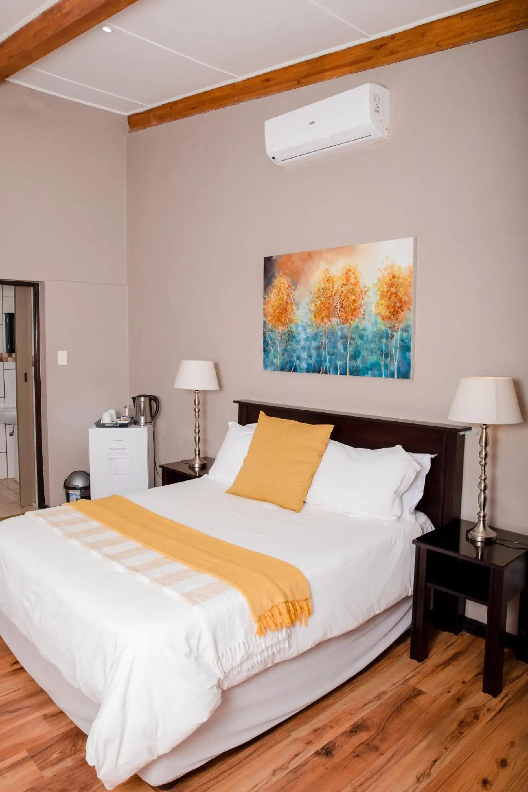 Queen Room with Garden View in 85 Ehmke Guesthouse Queen Room with Garden View in 85 Ehmke Guesthouse