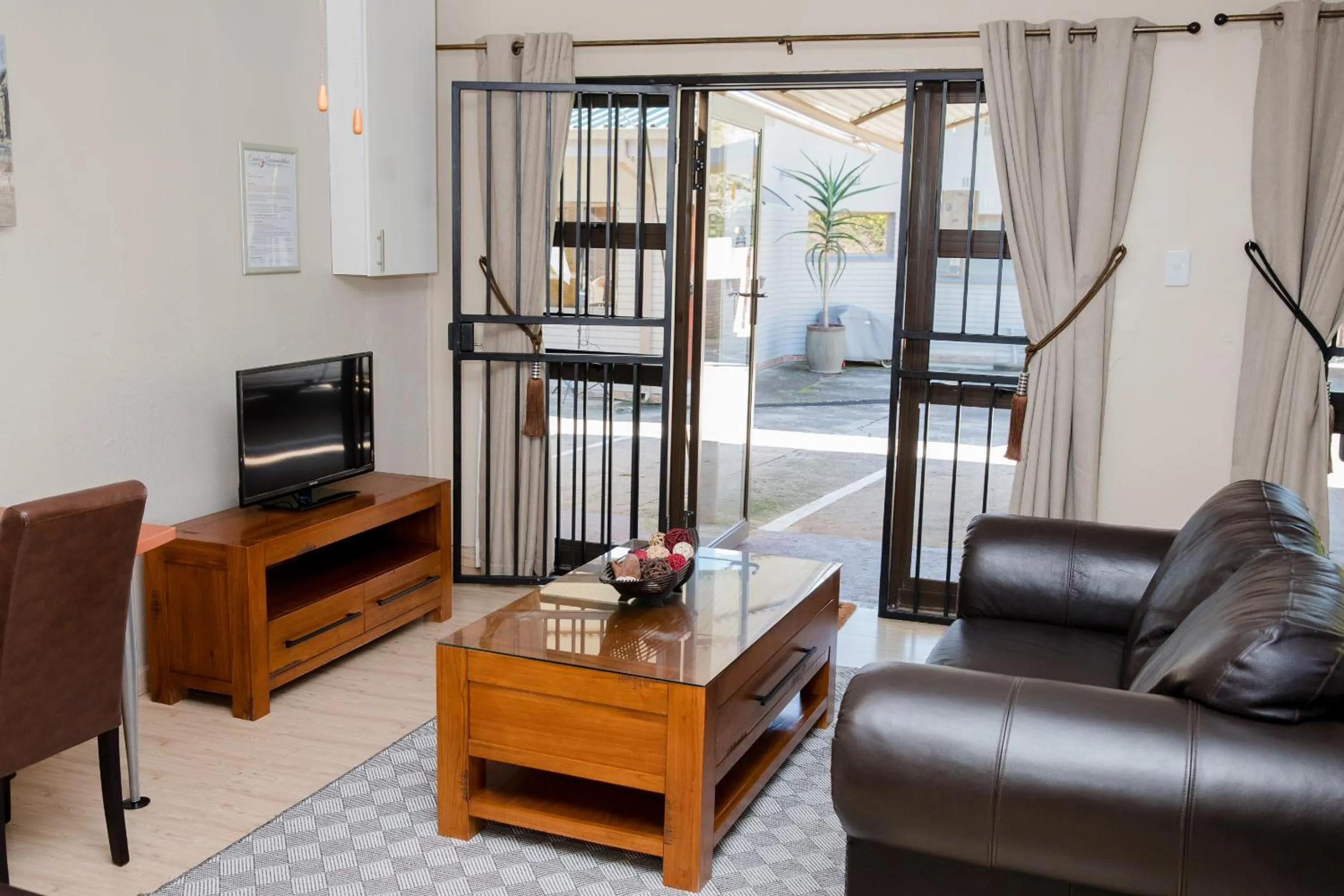 Seating area in 85 Ehmke Guesthouse