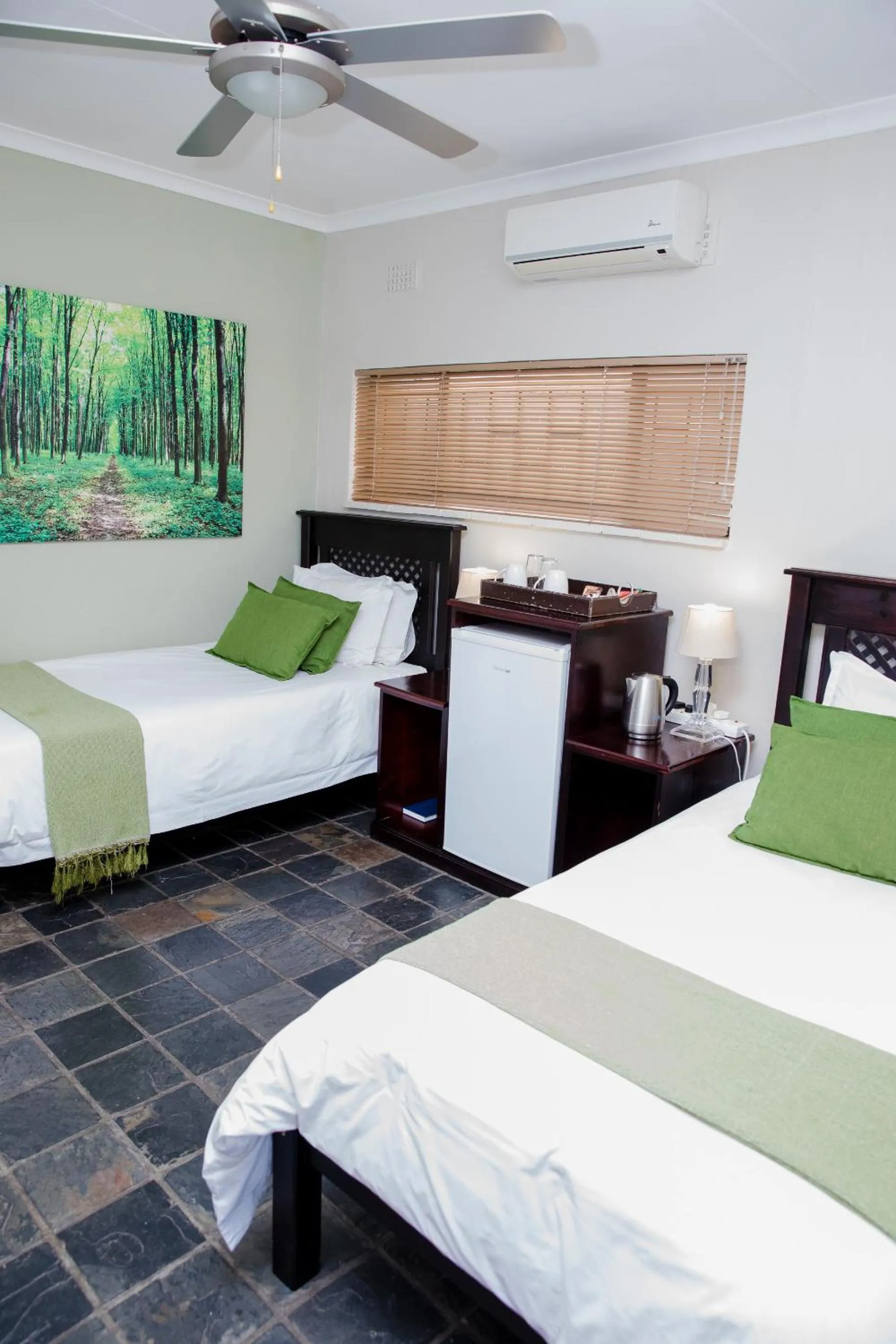 Photo of the whole room, Bed in 85 Ehmke Guesthouse