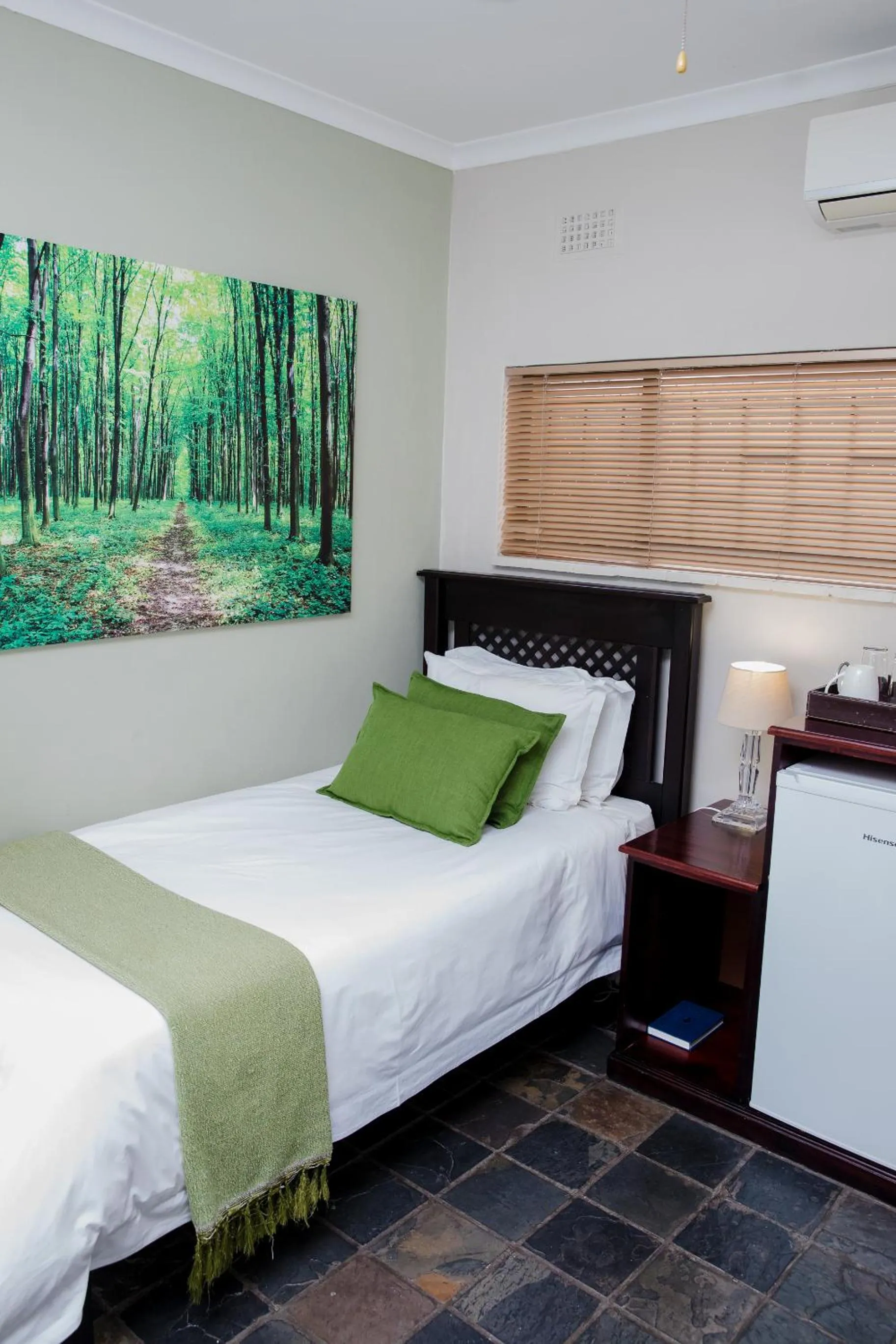 Decorative detail, Bed in 85 Ehmke Guesthouse