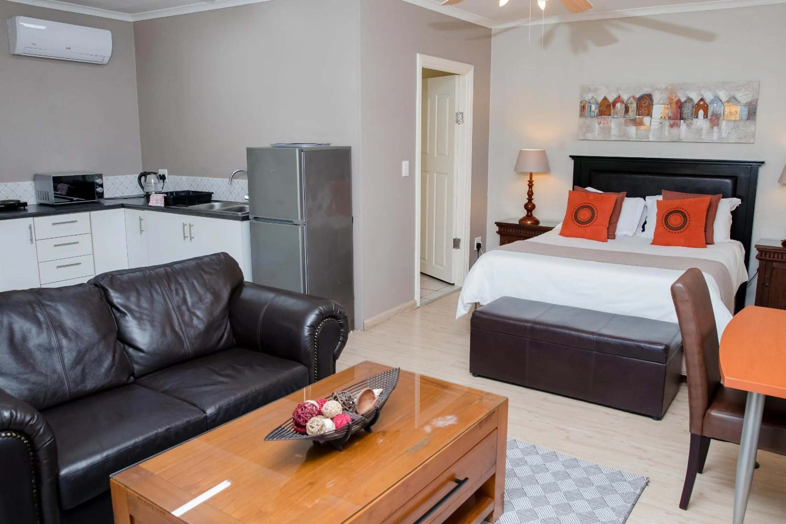 Photo of the whole room, Bed in 85 Ehmke Guesthouse