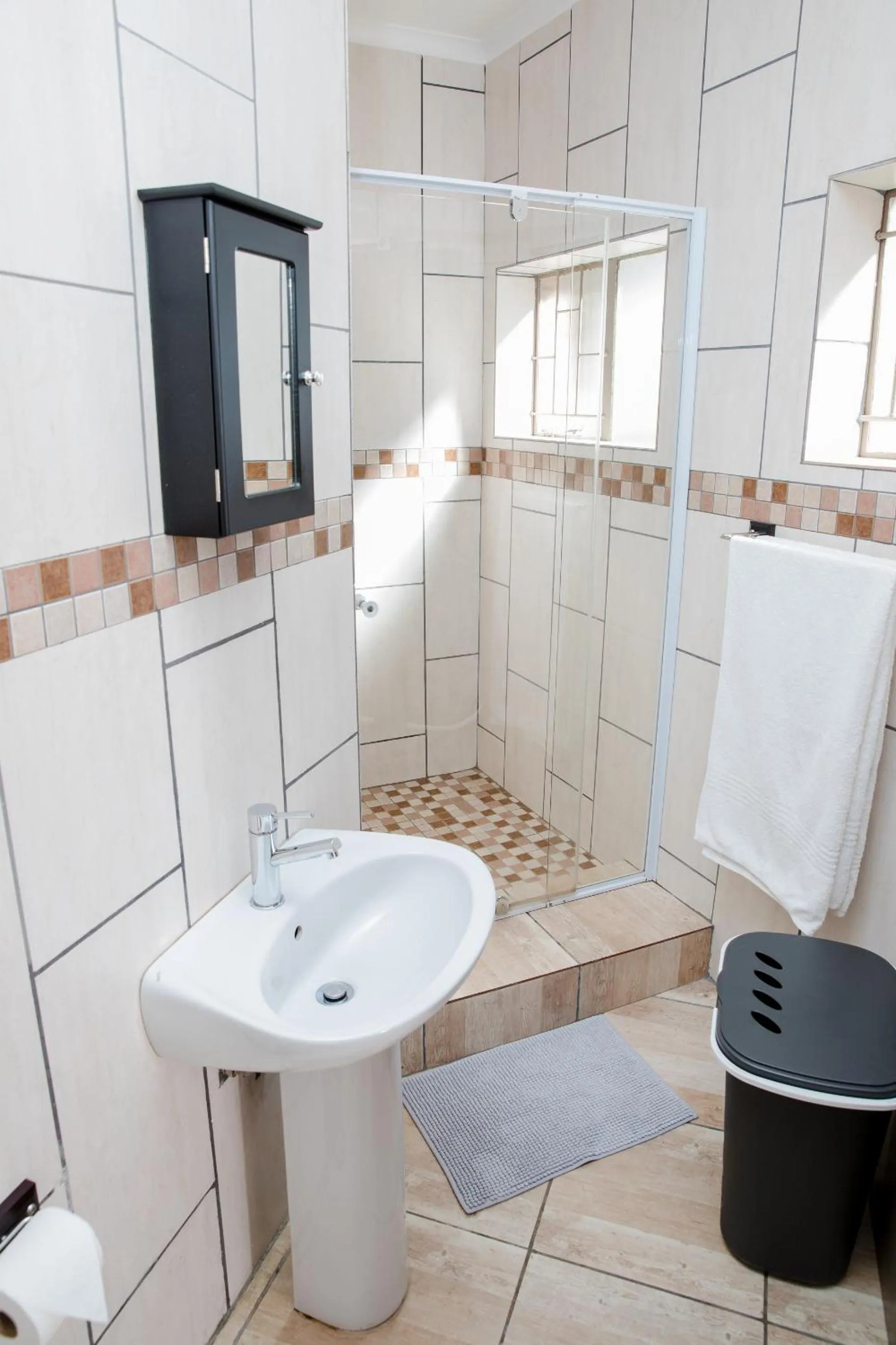 Shower in 85 Ehmke Guesthouse