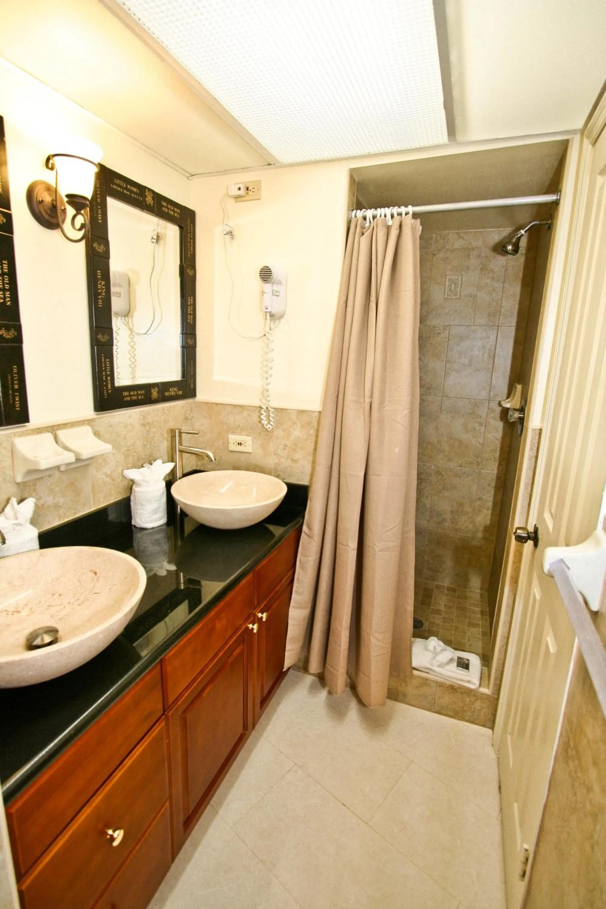 Bathroom in Ocean Reef Yacht Club & Resort