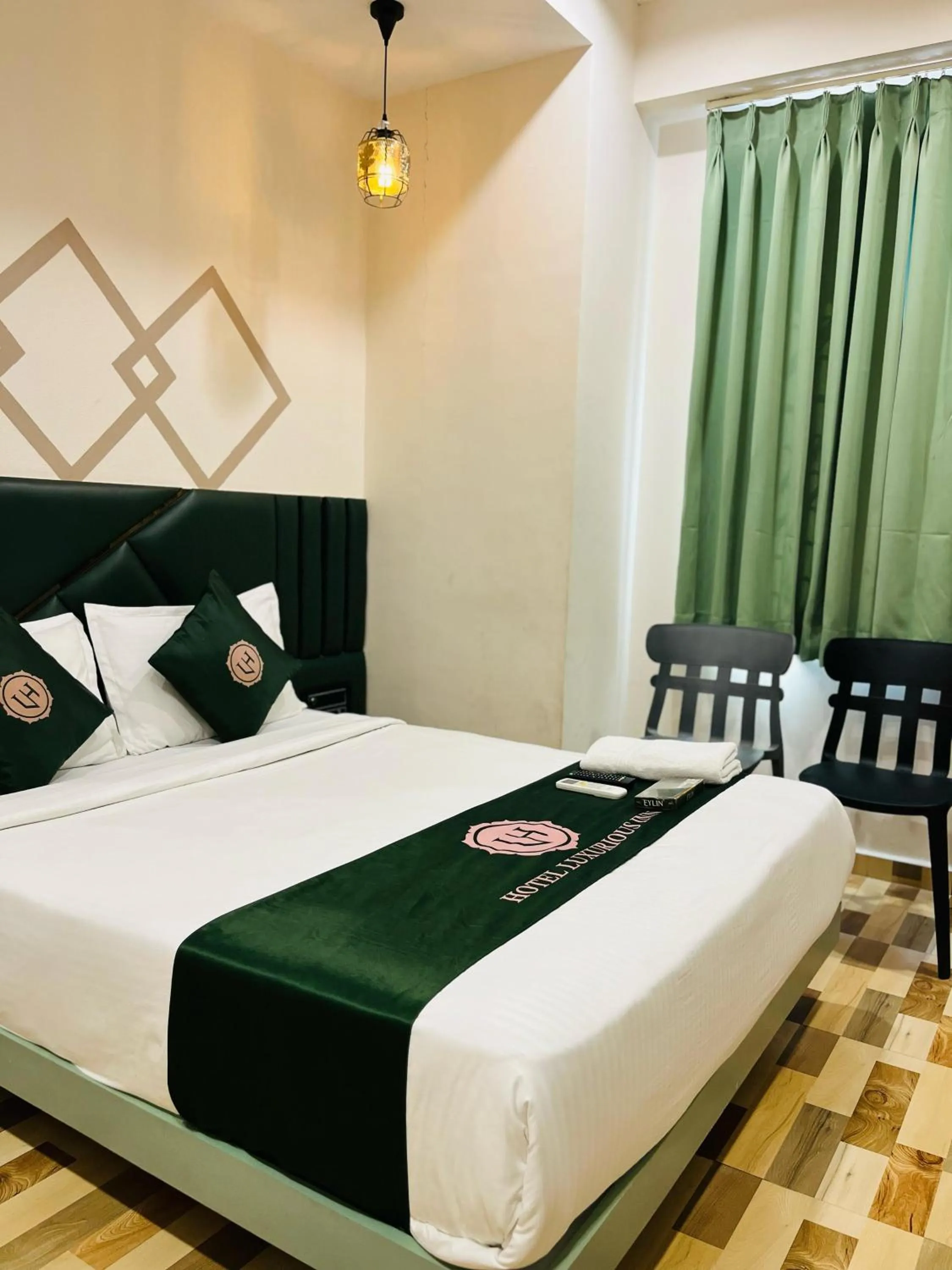 Bed in Hotel Luxurious Inn