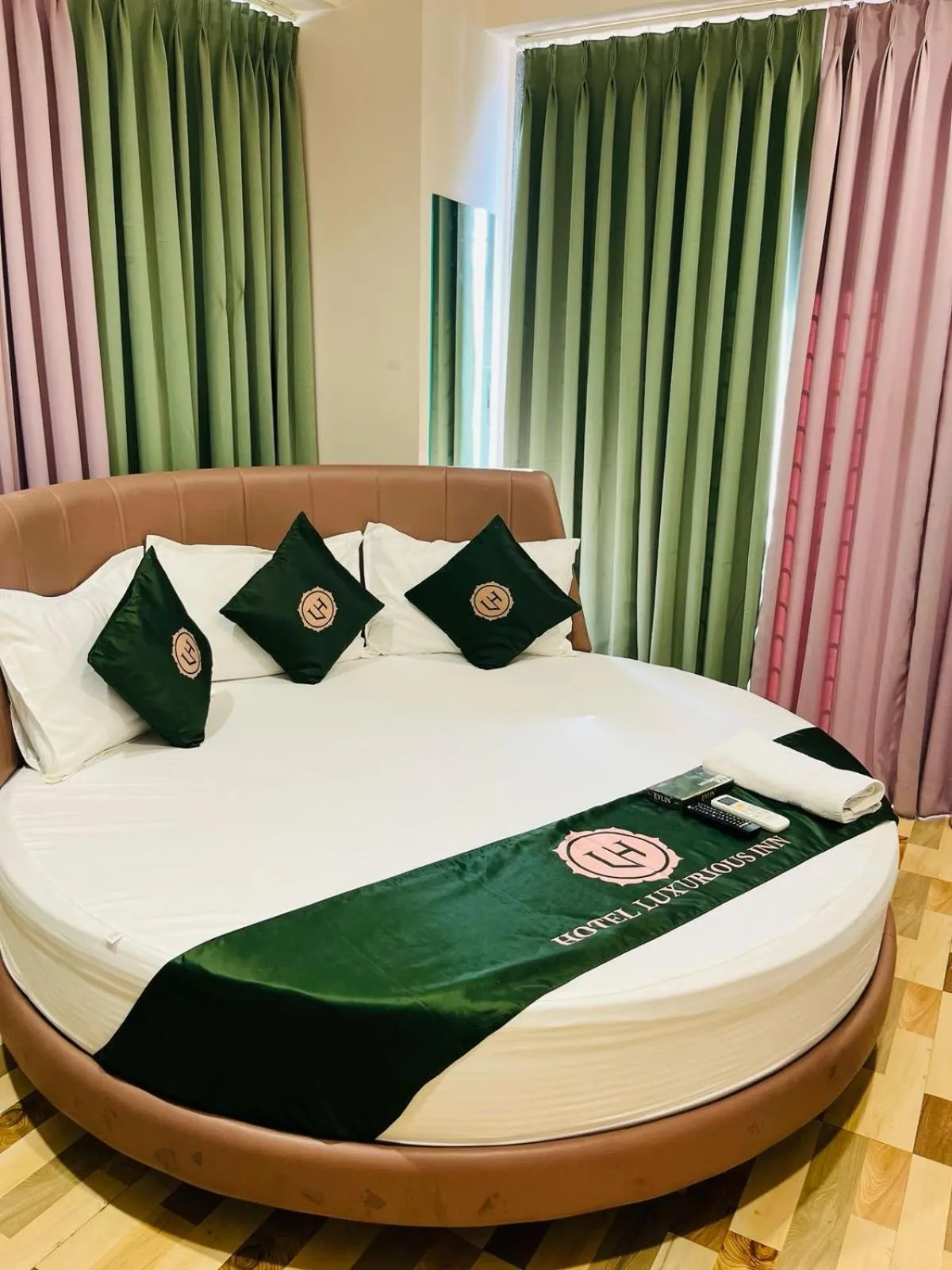 Photo of the whole room, Bed in Hotel Luxurious Inn