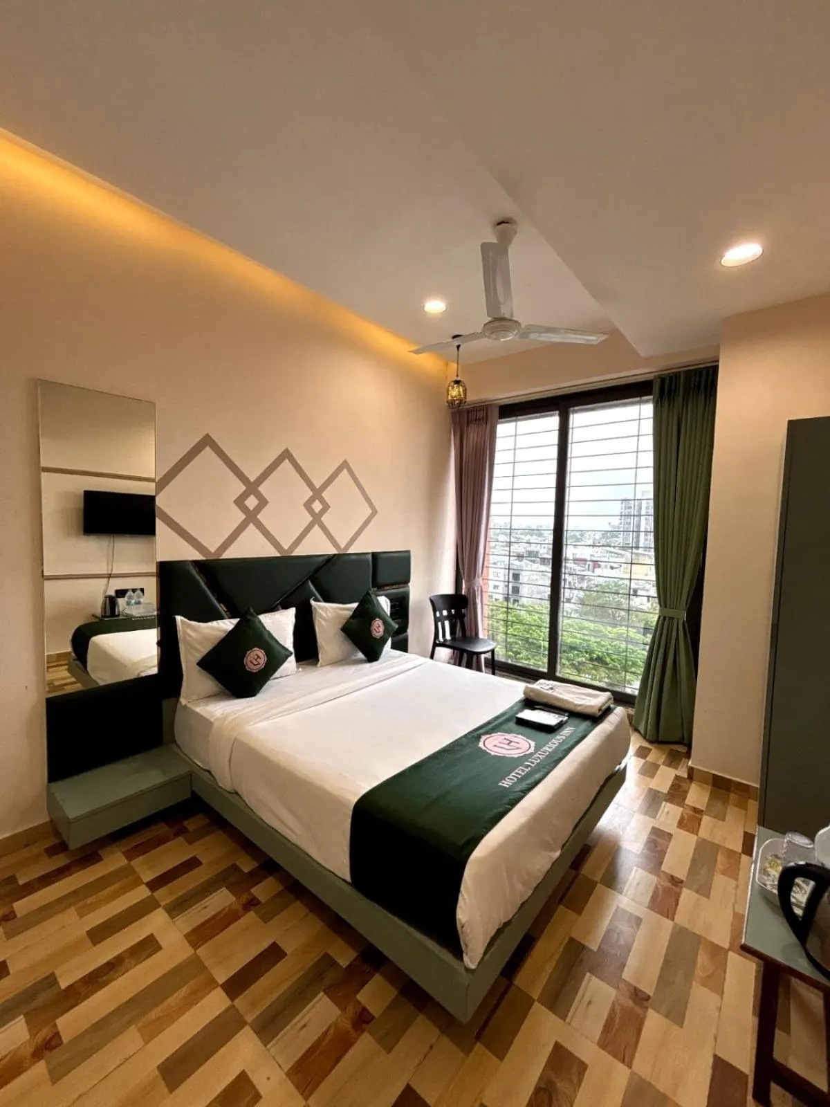 Photo of the whole room, Bed in Hotel Luxurious Inn