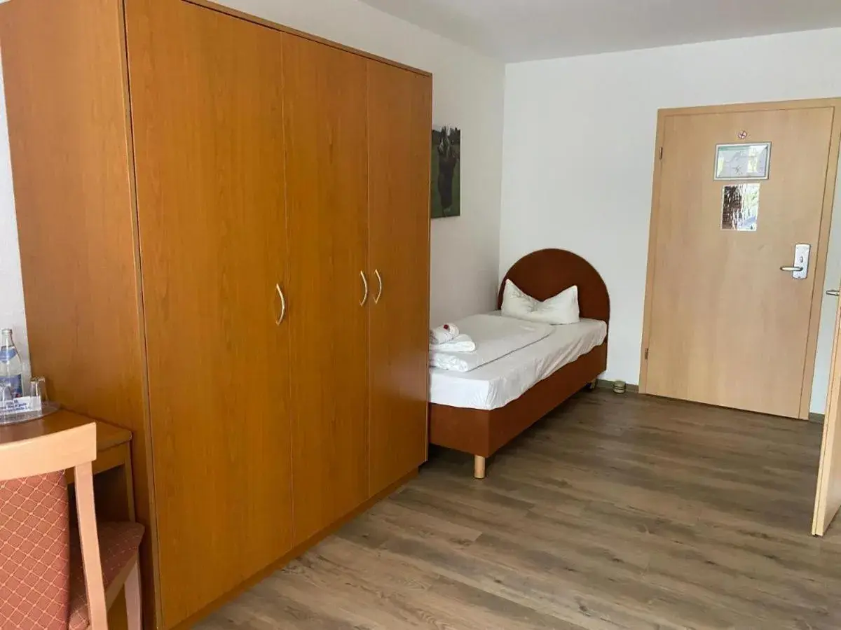 Single Room with Private Bathroom in Wagners Hotel Wastlsäge Single Room with Private Bathroom in Wagners Hotel Wastlsäge