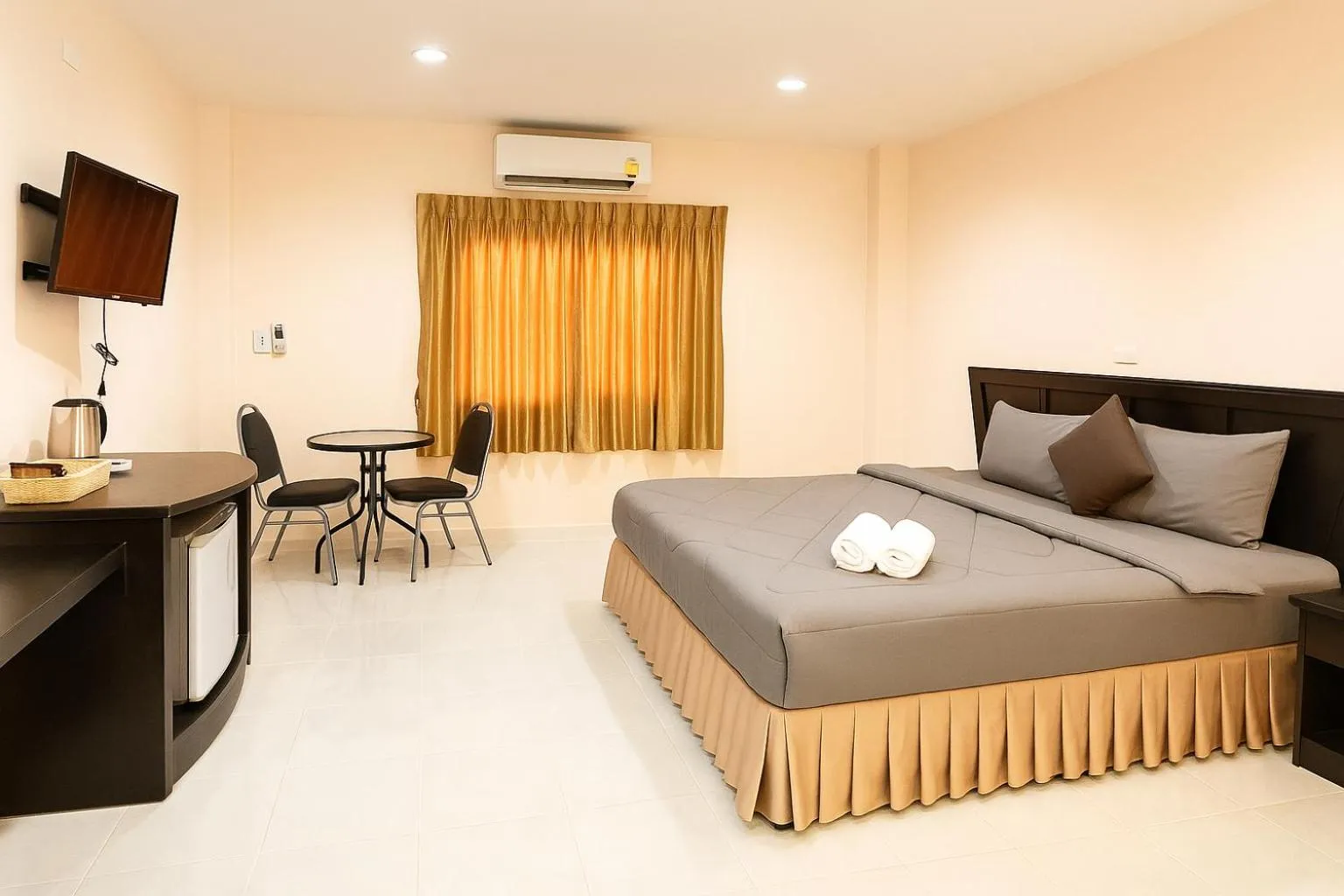 Bedroom, Bed in Srisuksan Klong Muang Beach