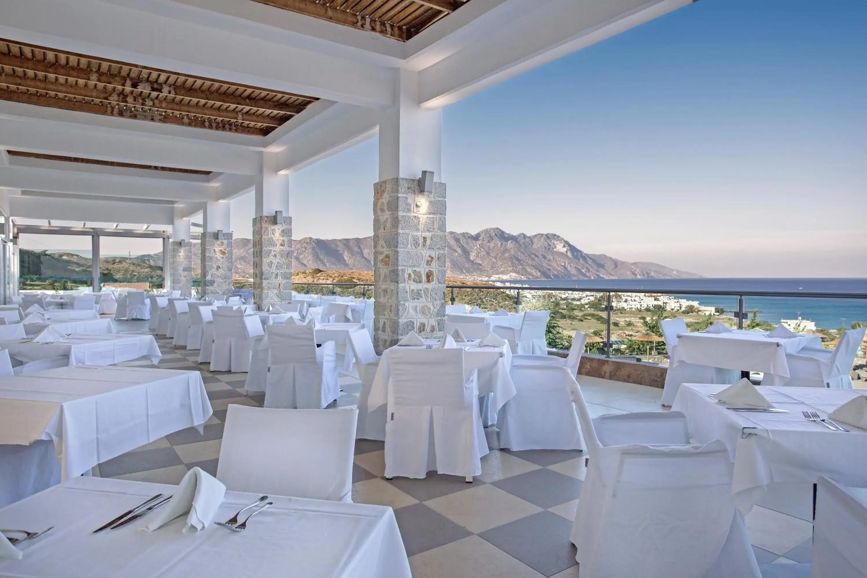 Restaurant/places to eat in Grand Blue Beach Hotel Restaurant/places to eat in Grand Blue Beach Hotel