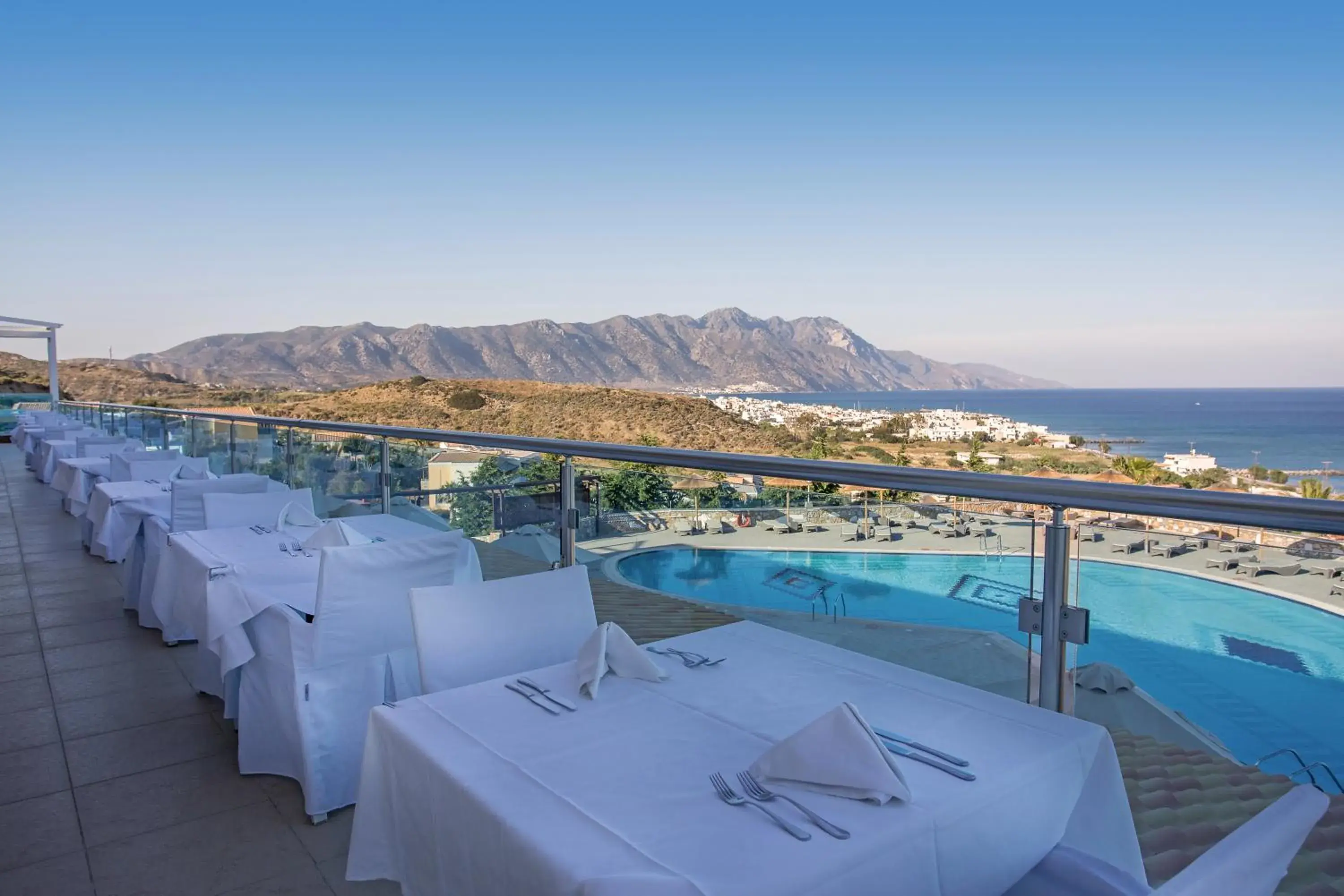 Restaurant/places to eat in Grand Blue Beach Hotel Restaurant/places to eat in Grand Blue Beach Hotel