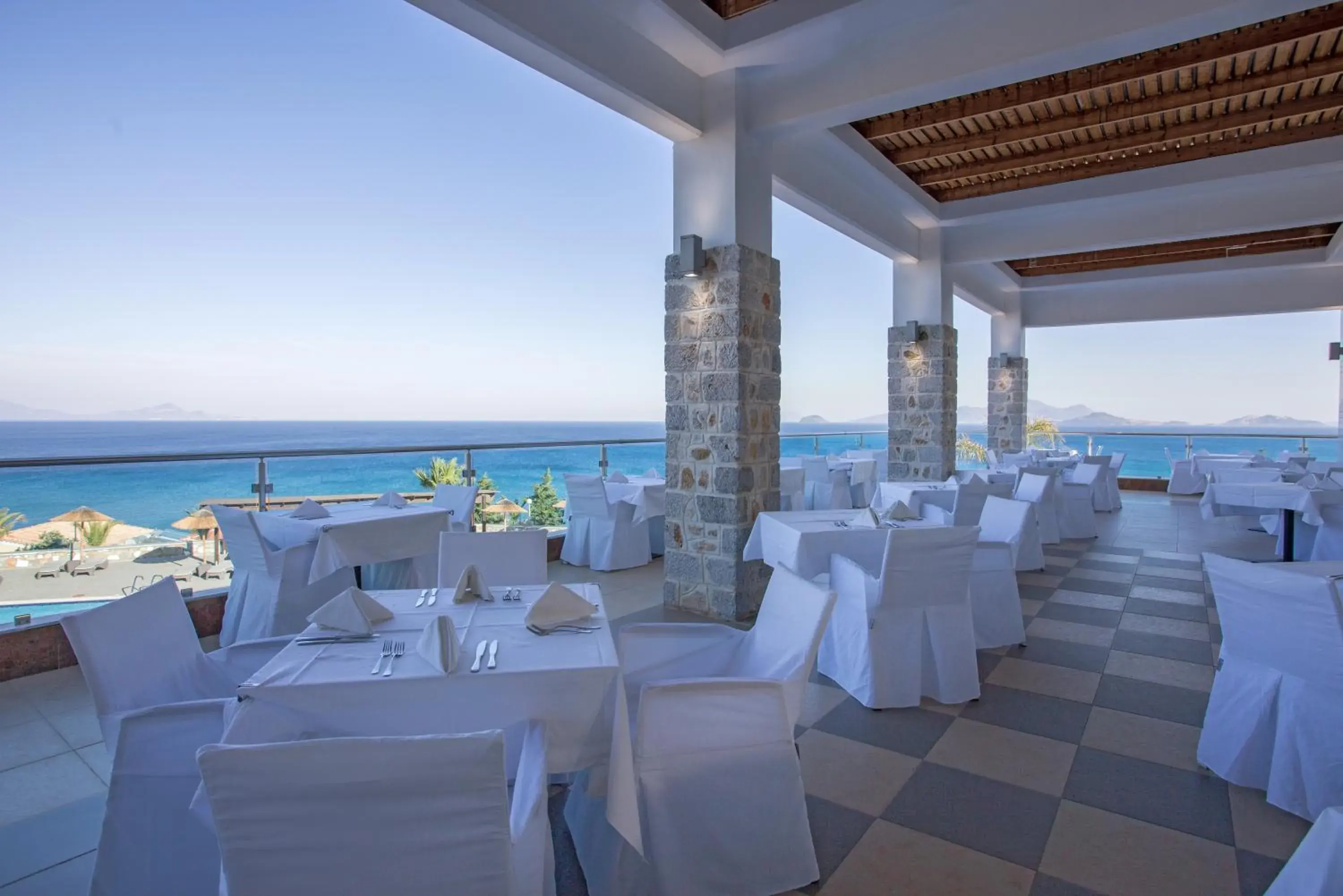 Restaurant/places to eat in Grand Blue Beach Hotel Restaurant/places to eat in Grand Blue Beach Hotel