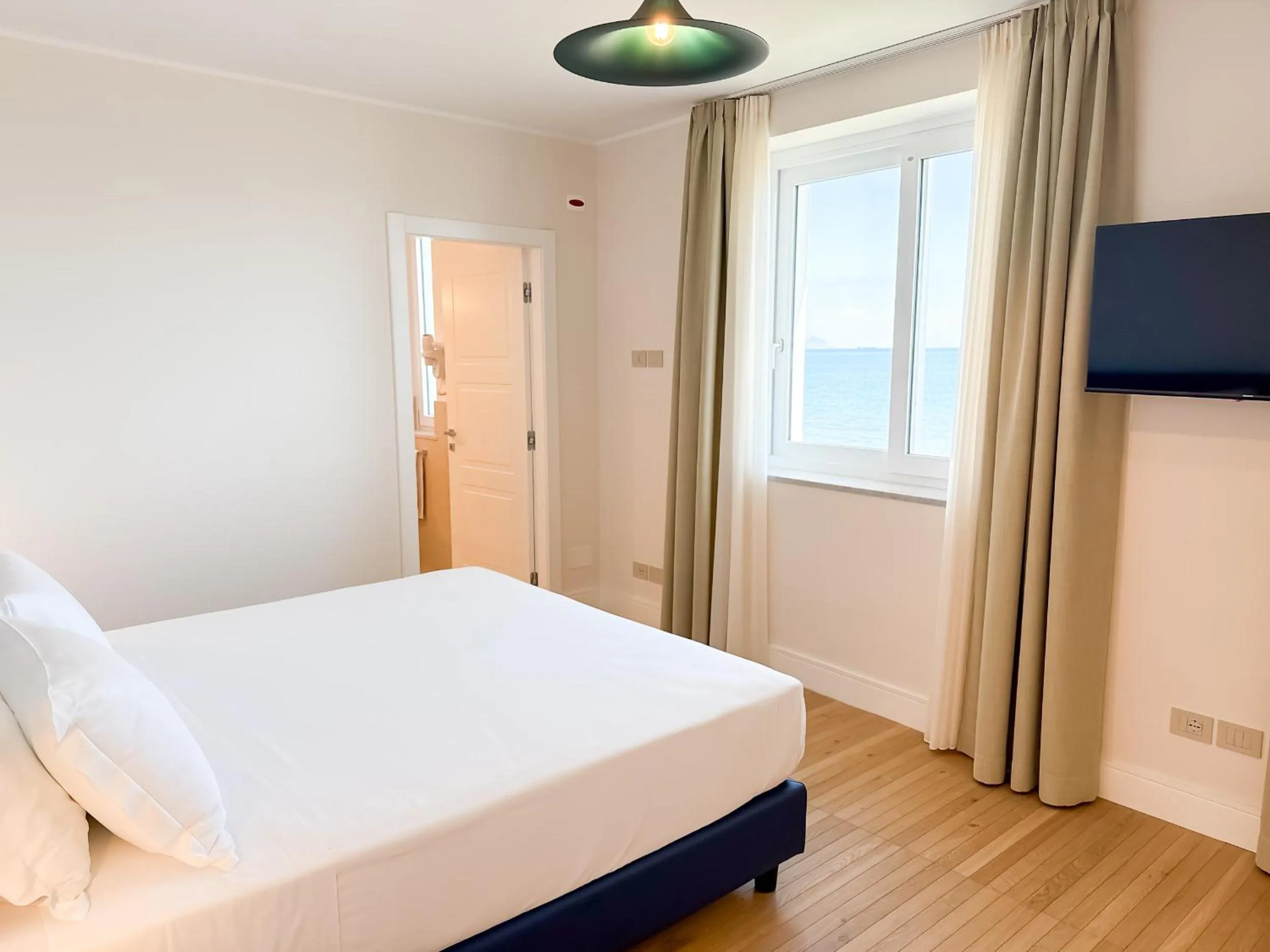 Bedroom, Bed in Villa Maria Teresa Boutique Hotel