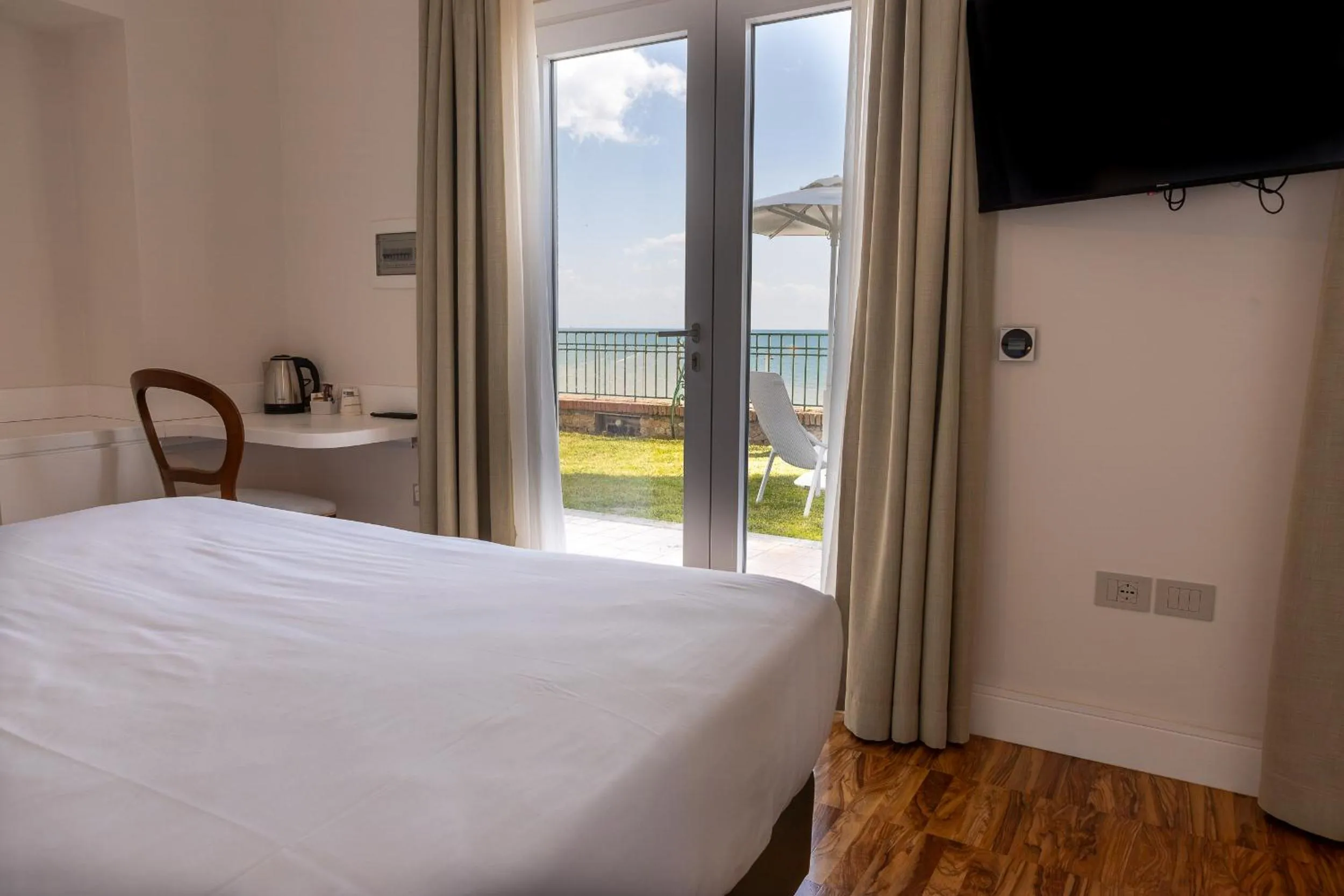 Bedroom, Bed in Villa Maria Teresa Boutique Hotel