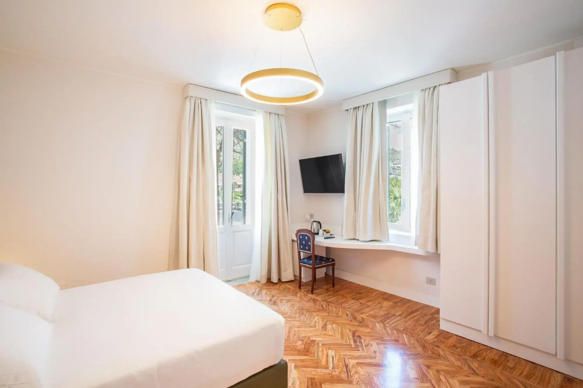 Deluxe Double Room with Side Sea View in Villa Maria Teresa Boutique Hotel Deluxe Double Room with Side Sea View in Villa Maria Teresa Boutique Hotel