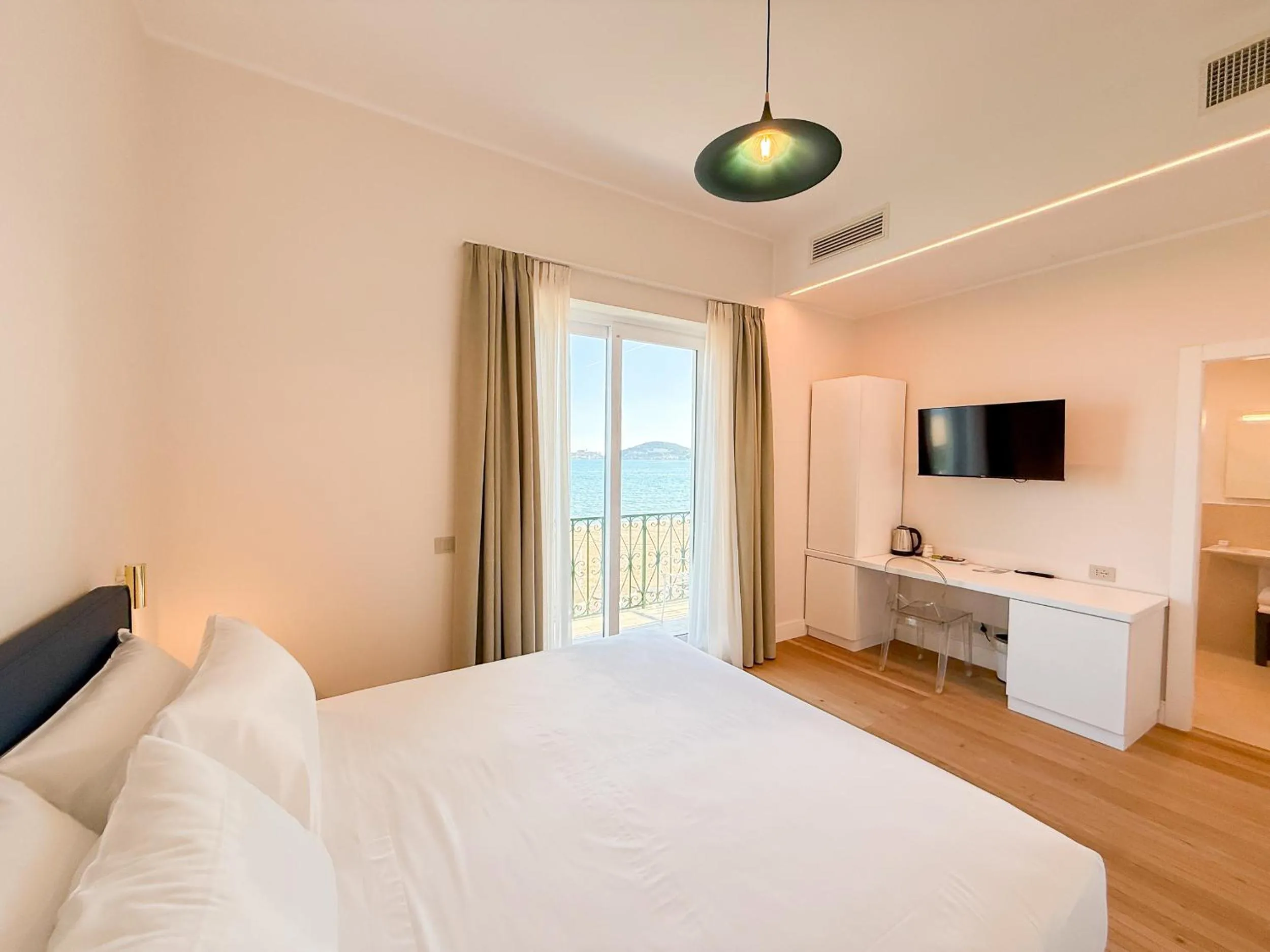 Bedroom, Bed in Villa Maria Teresa Boutique Hotel