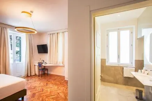 Deluxe Double Room with Side Sea View in Villa Maria Teresa Boutique Hotel Deluxe Double Room with Side Sea View in Villa Maria Teresa Boutique Hotel