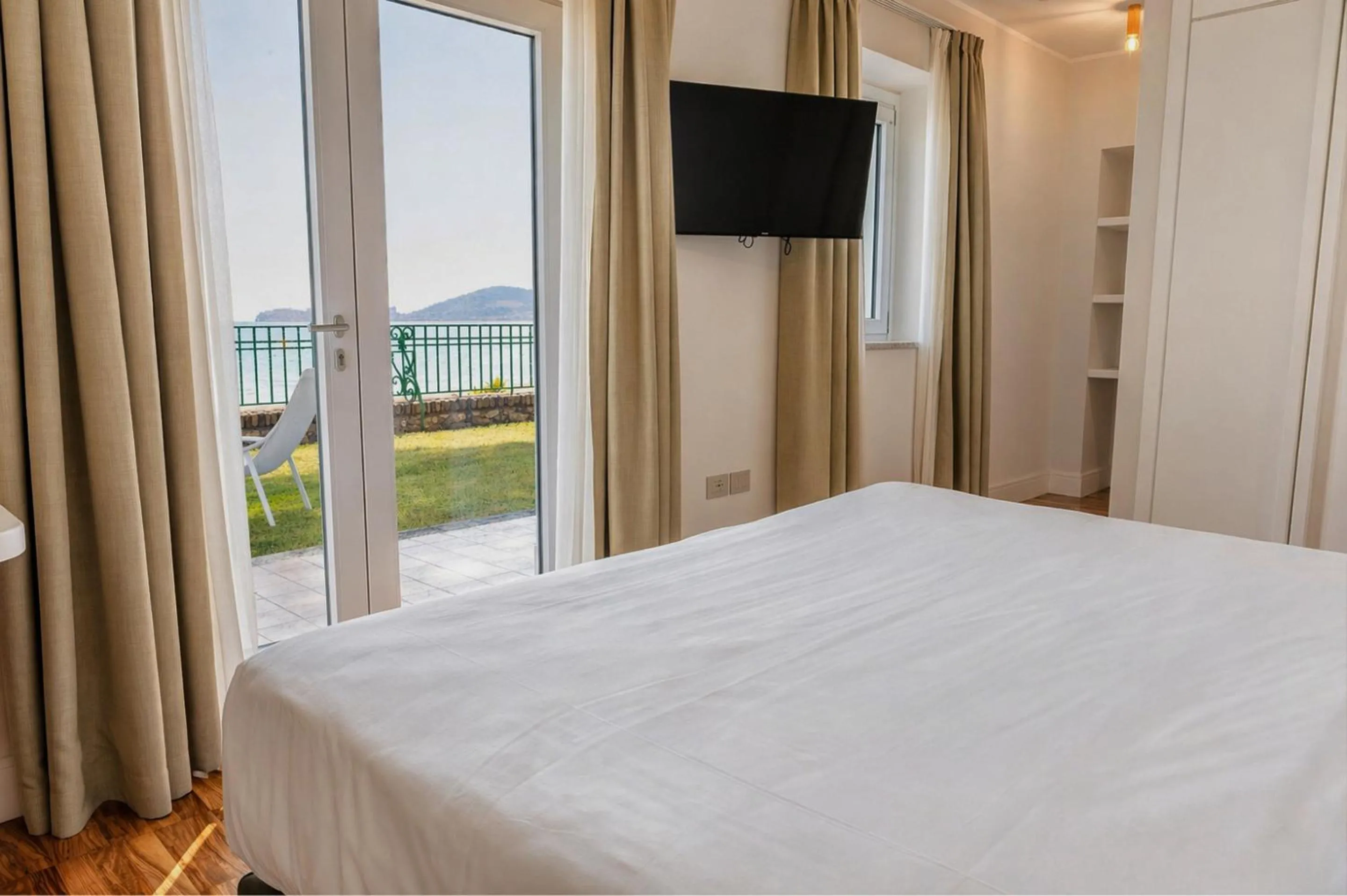 Bedroom, Bed in Villa Maria Teresa Boutique Hotel