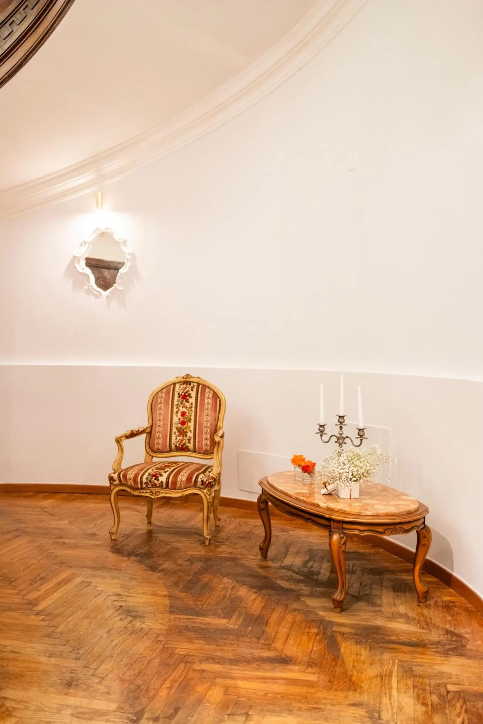 Decorative detail in Villa Maria Teresa Boutique Hotel