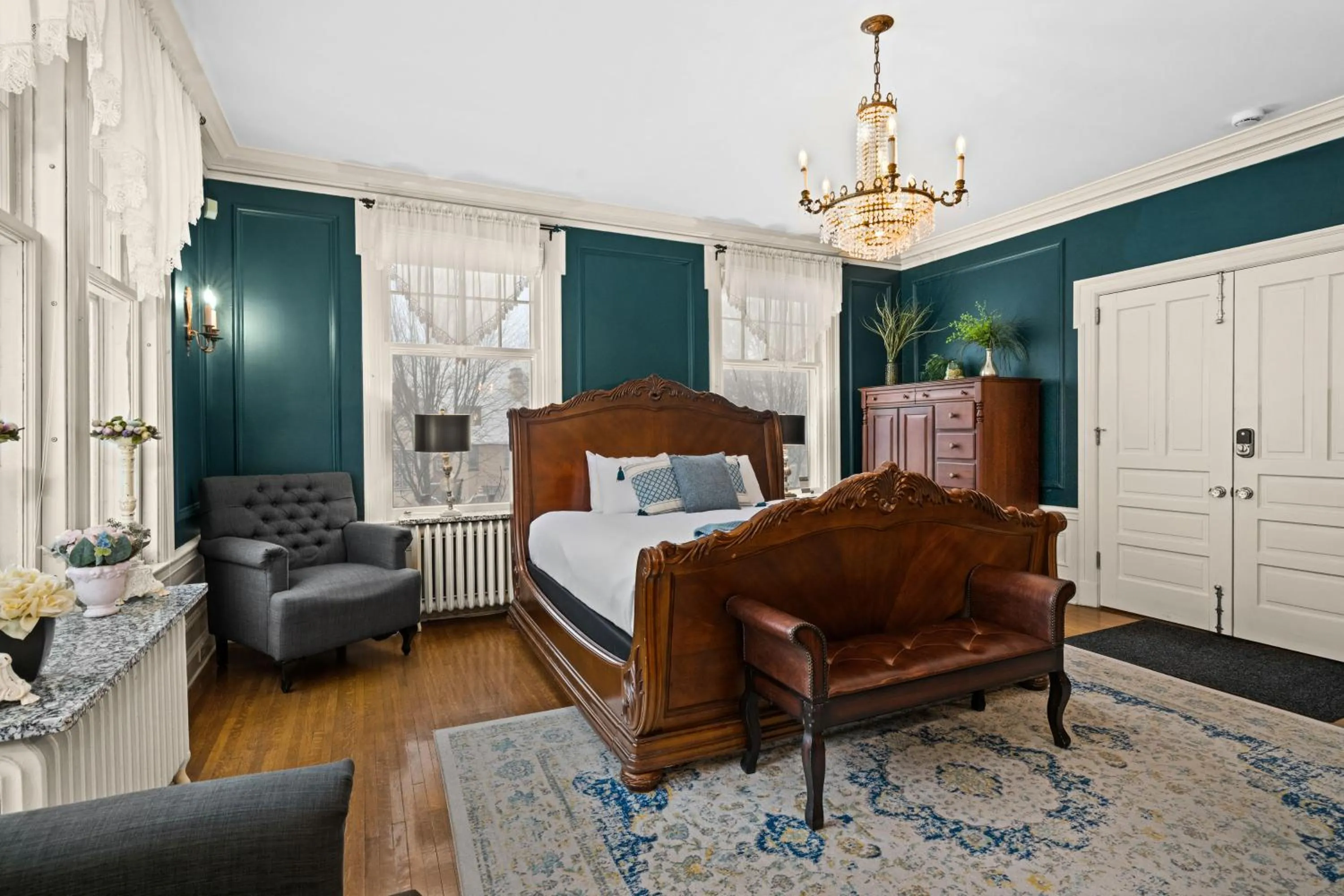 Deluxe King Suite in Historic Salyards Mansion by Heirloom Boutique Collection