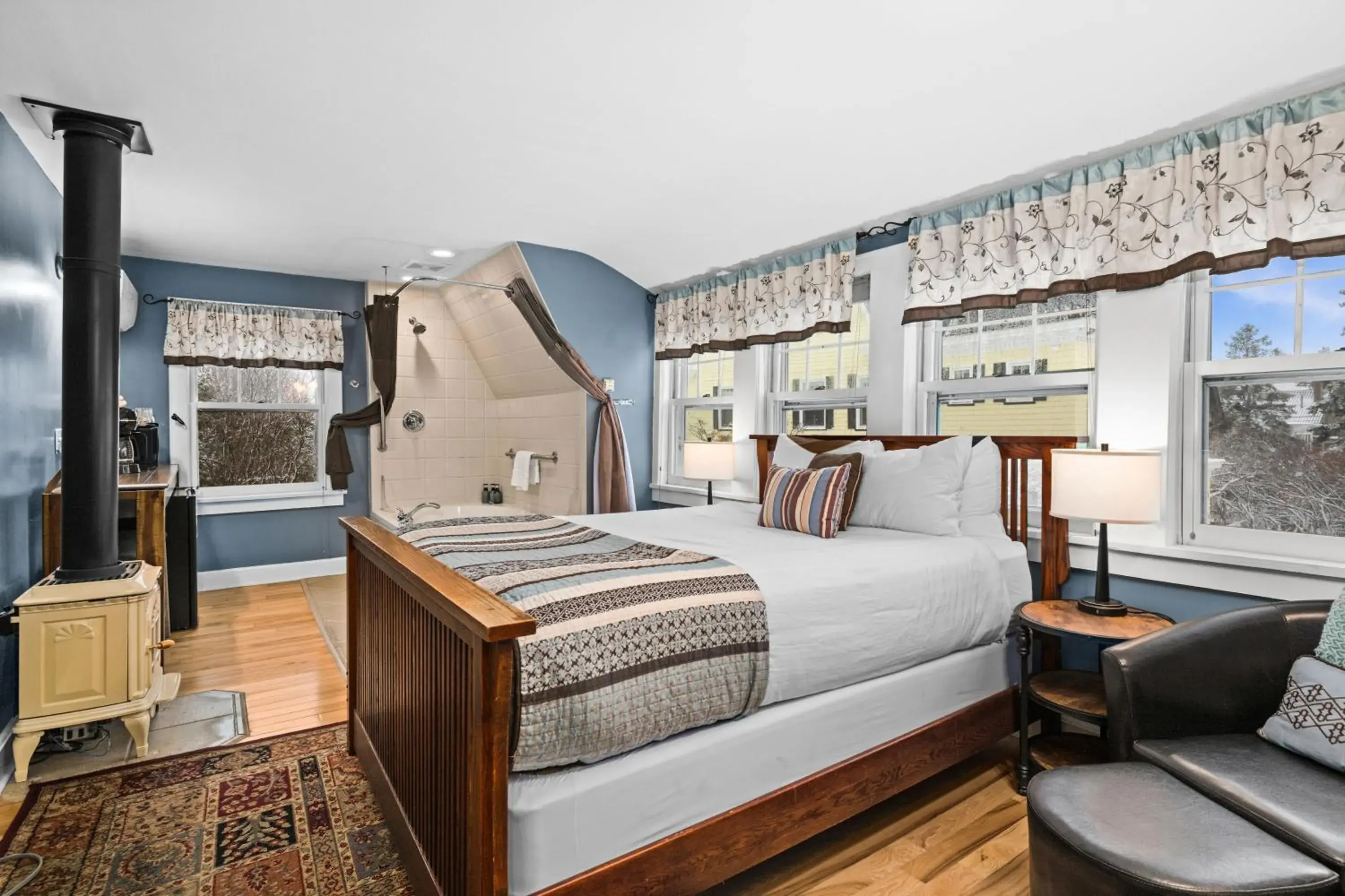 Queen Suite with Spa Bath in Historic Salyards Mansion by Heirloom Boutique Collection Queen Suite with Spa Bath in Historic Salyards Mansion by Heirloom Boutique Collection