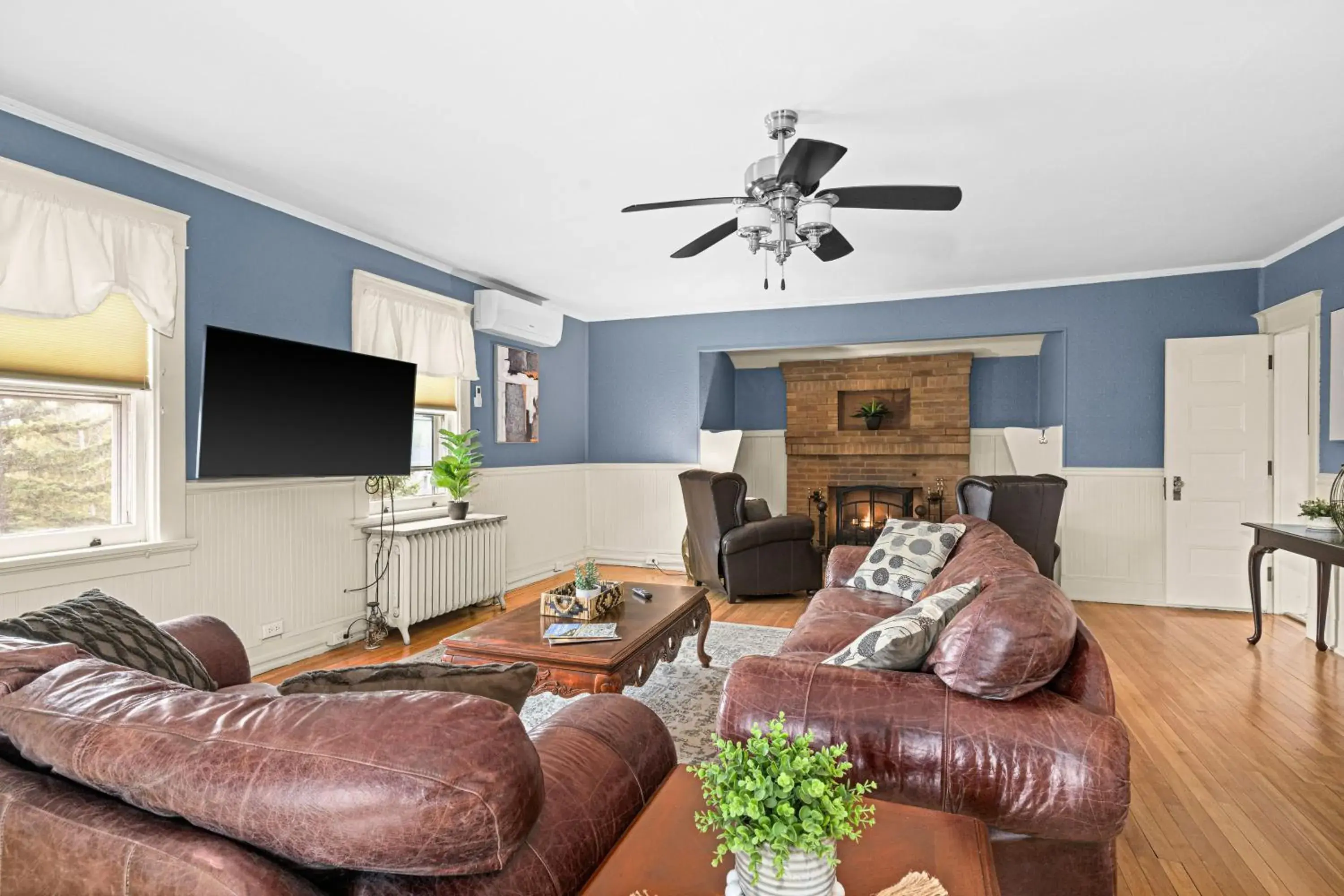 Two-Bedroom Apartment in Historic Salyards Mansion by Heirloom Boutique Collection Two-Bedroom Apartment in Historic Salyards Mansion by Heirloom Boutique Collection