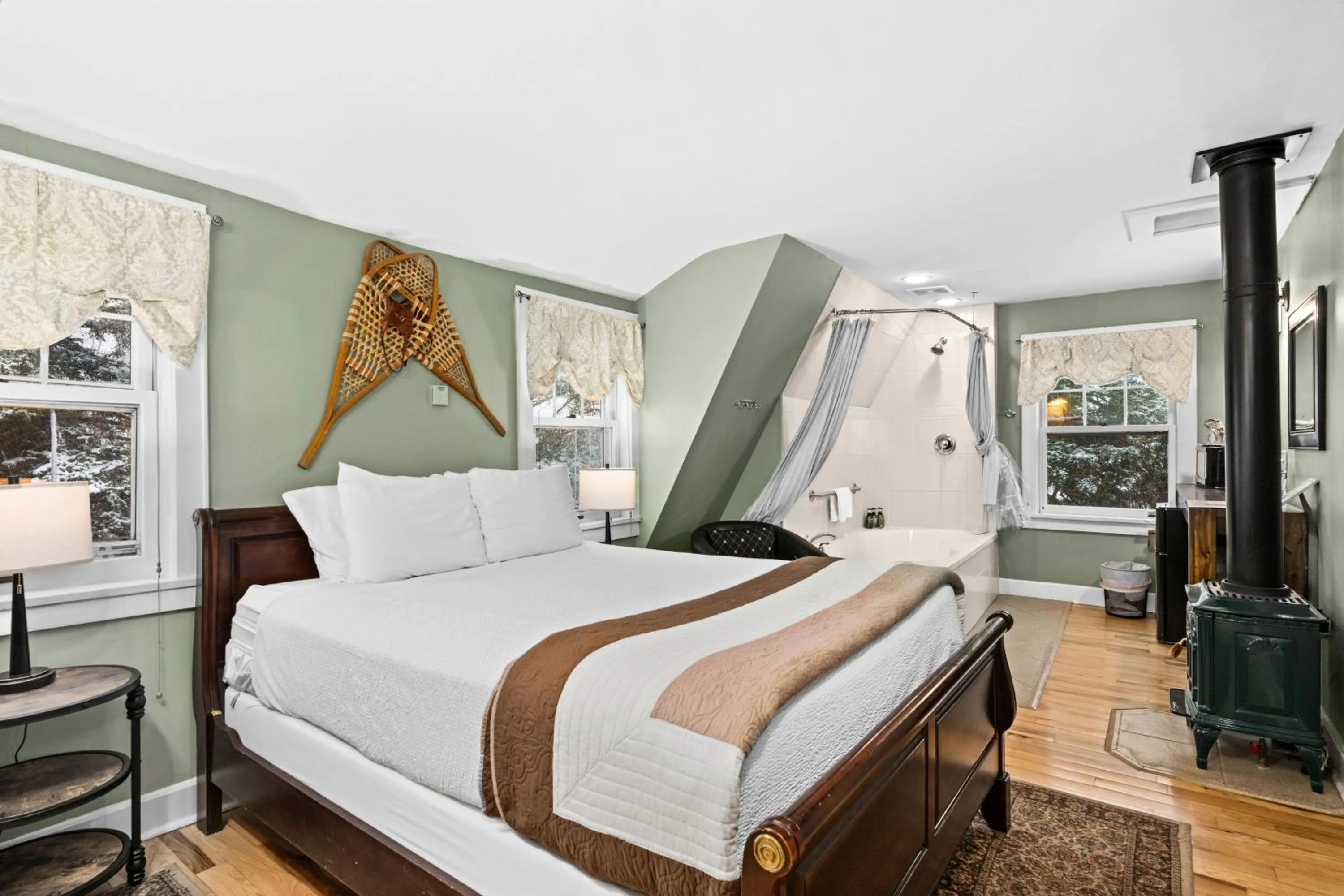 Queen Suite in Historic Salyards Mansion by Heirloom Boutique Collection
