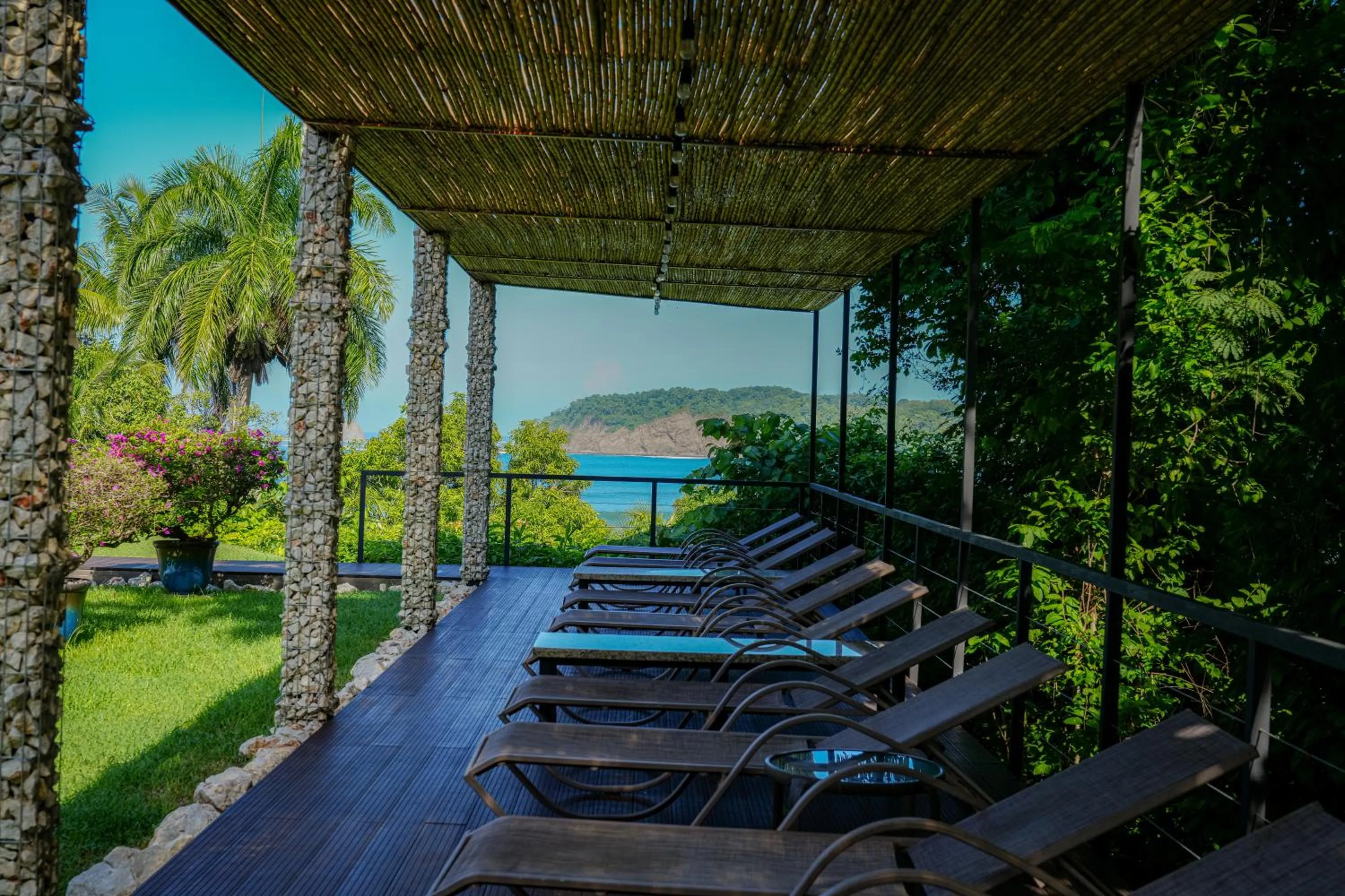 Garden in Nammbú Beach Front Bungalows