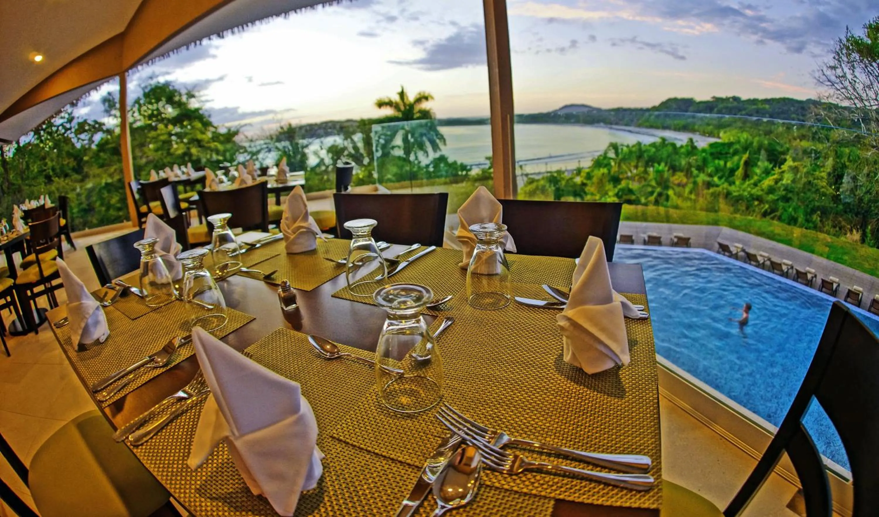 Restaurant/places to eat in Nammbú Beach Front Bungalows