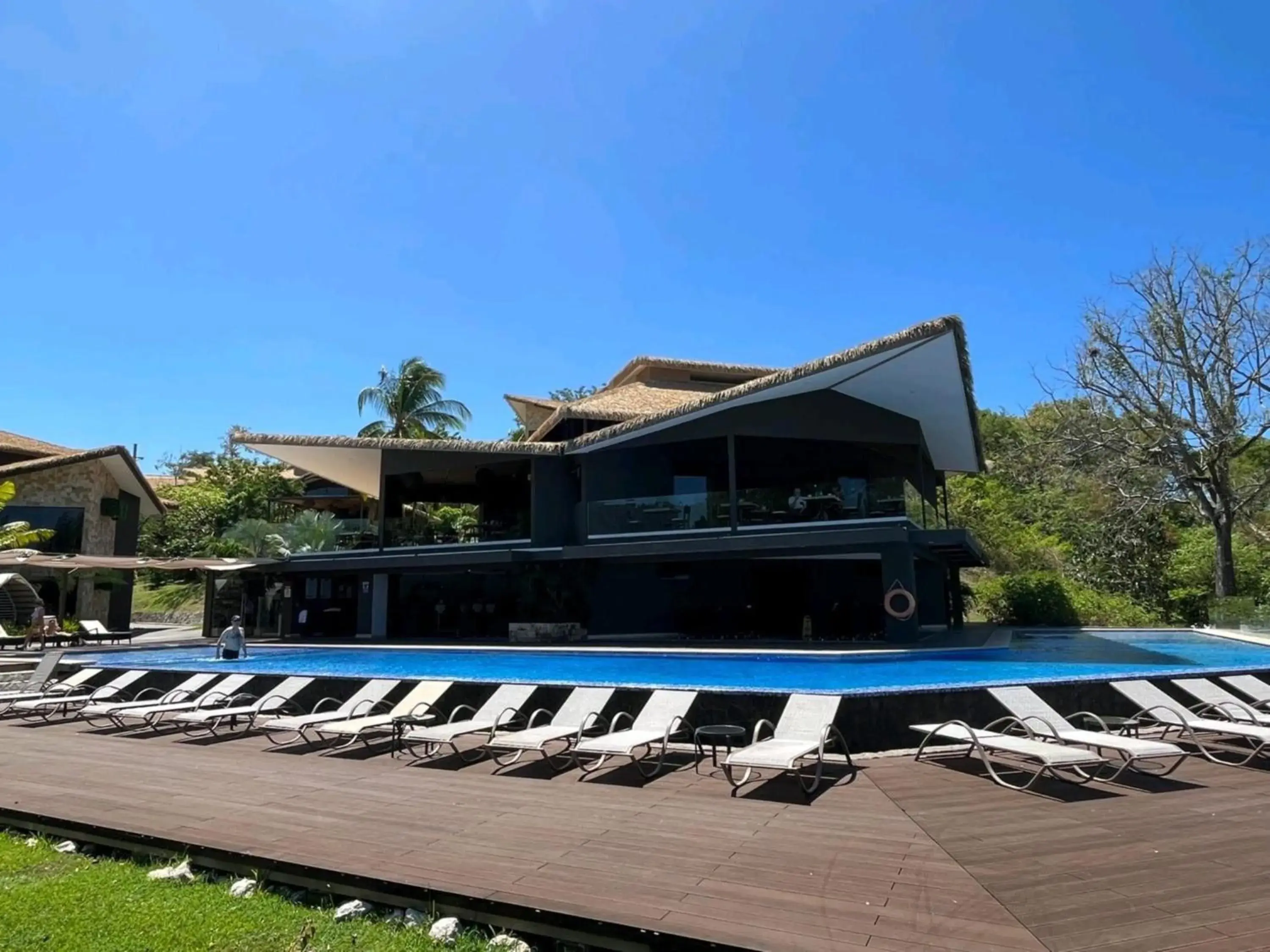 Swimming pool in Nammbú Beach Front Bungalows Swimming pool in Nammbú Beach Front Bungalows
