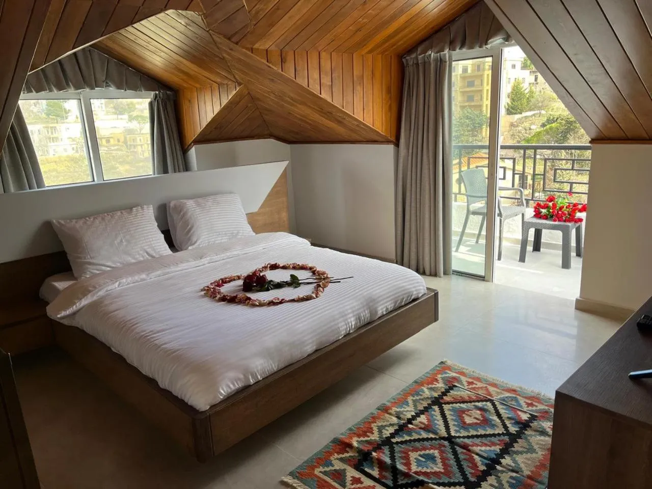 Bed in Terminal K Bhamdoun Hotel