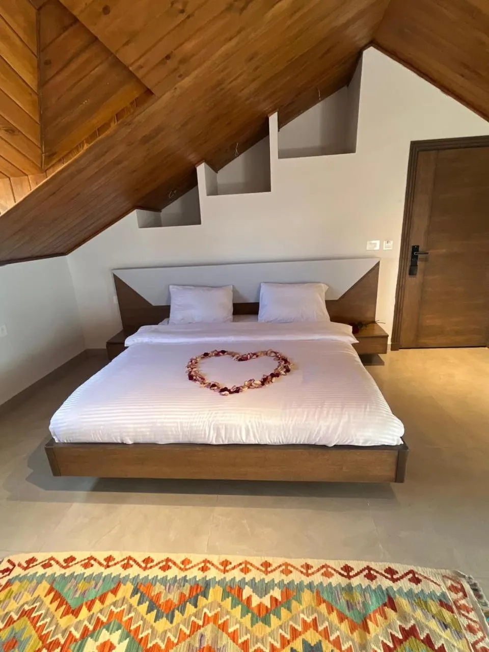 Bed in Terminal K Bhamdoun Hotel