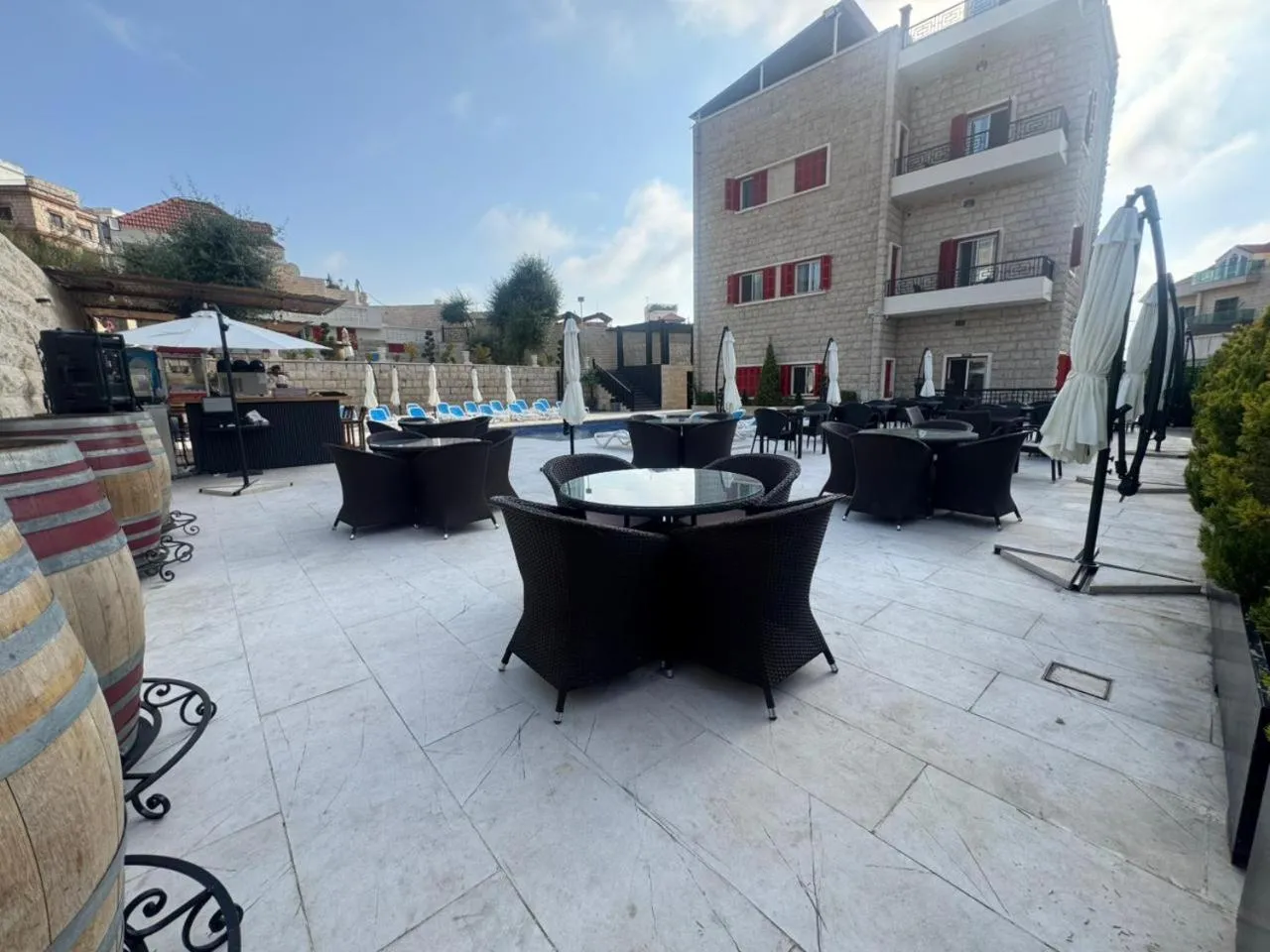 Restaurant/places to eat in Terminal K Bhamdoun Hotel