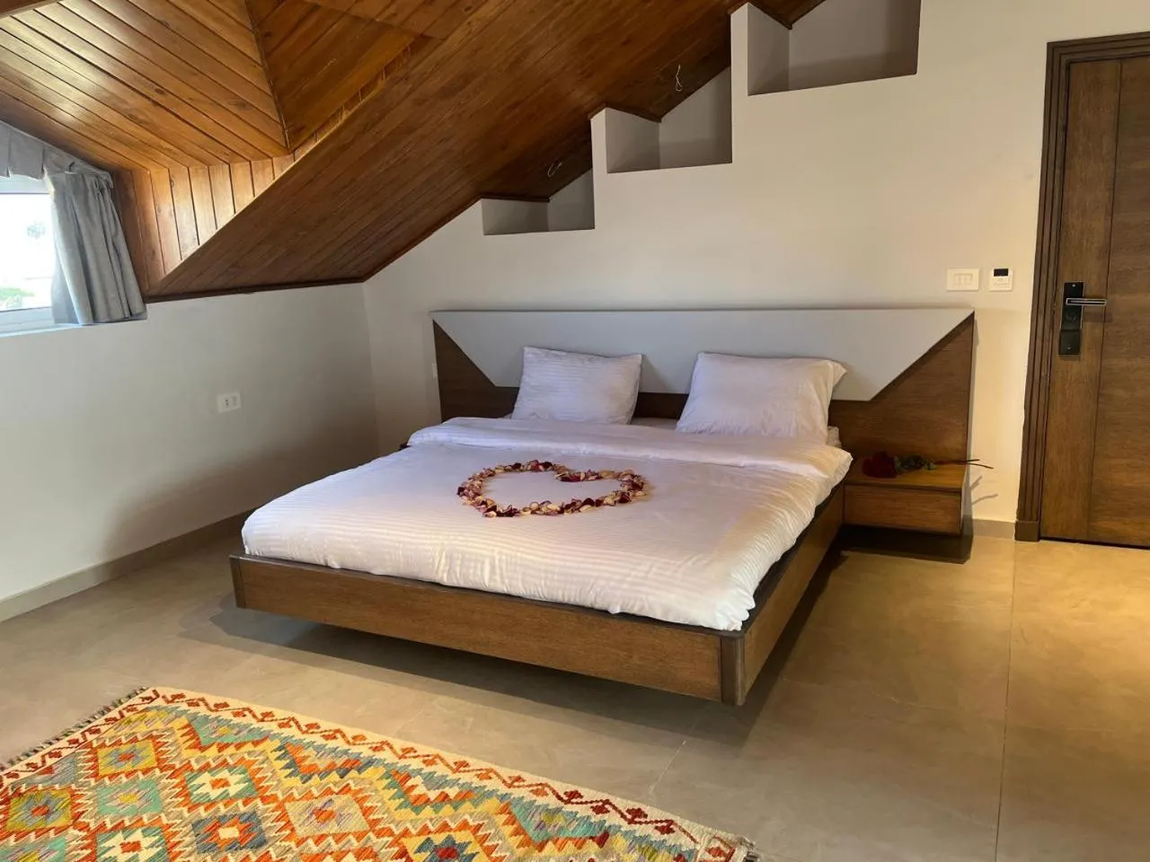 Bed in Terminal K Bhamdoun Hotel