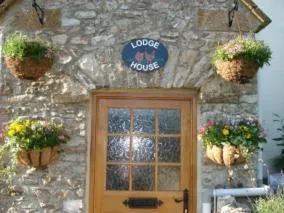 Facade/entrance in Lodge House B&B