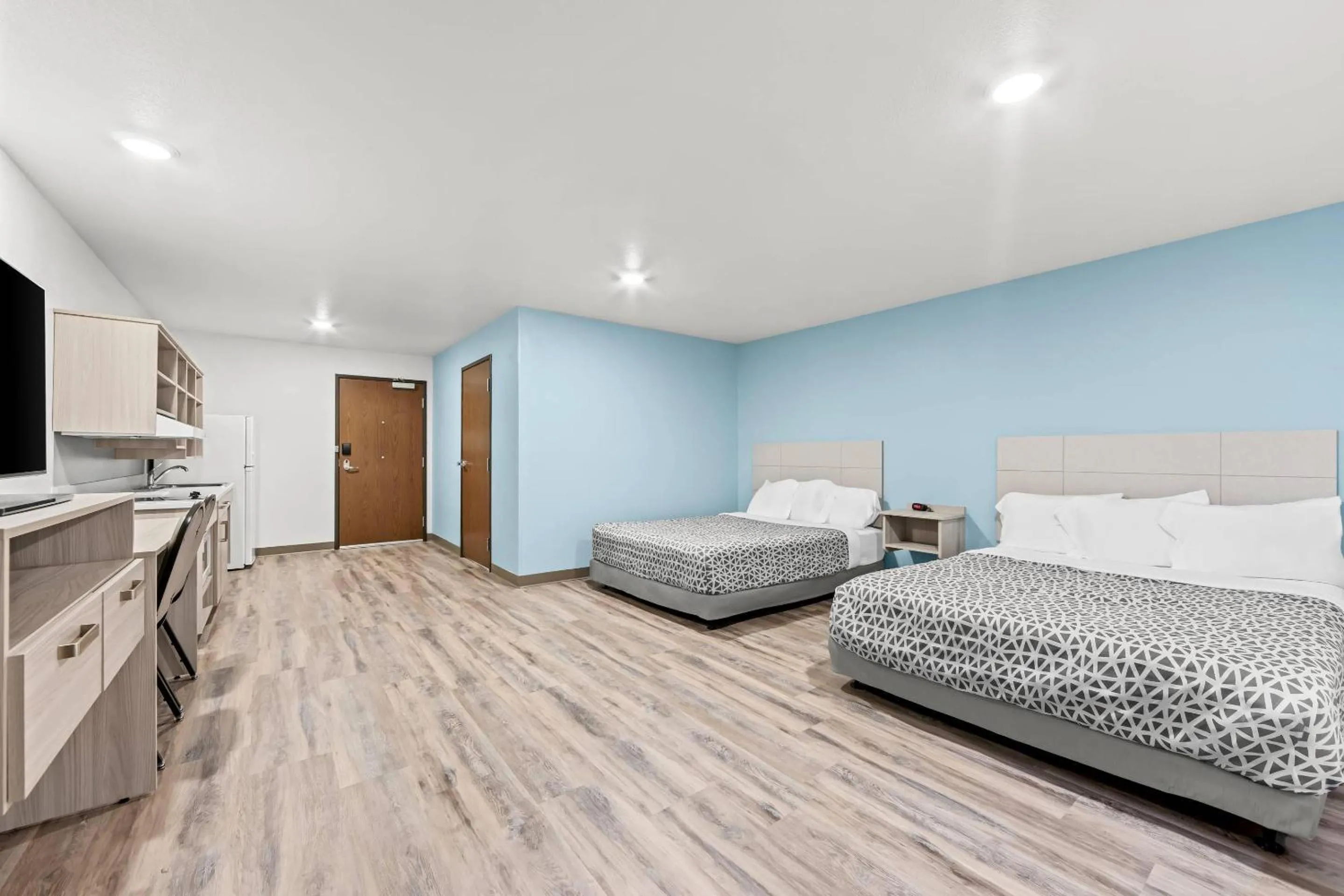 Queen Suite with Two Queen Beds and Tub - Disability Access/Non Smoking in WoodSpring Suites Oak Ridge Knoxville