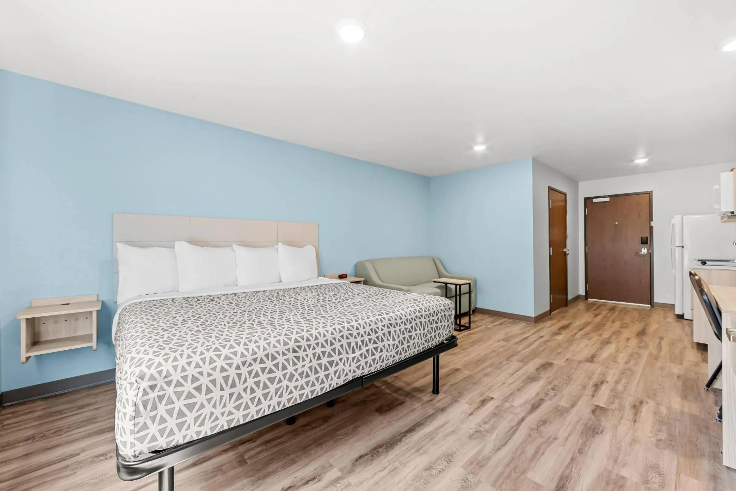 King Suite with Sofa - Non Smoking in WoodSpring Suites Oak Ridge Knoxville