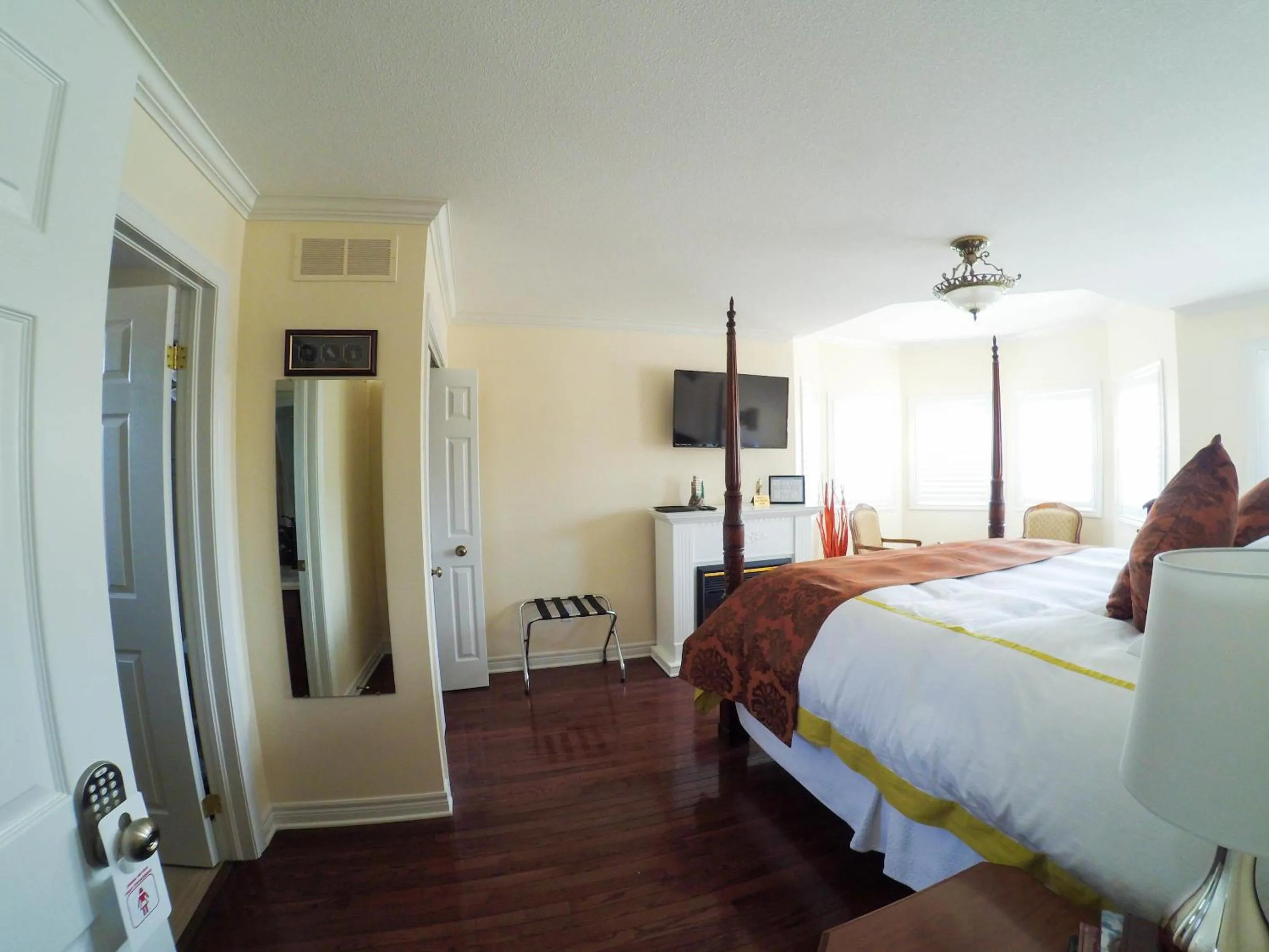 Bedroom, Bed in Blue Skies Bed & Breakfast