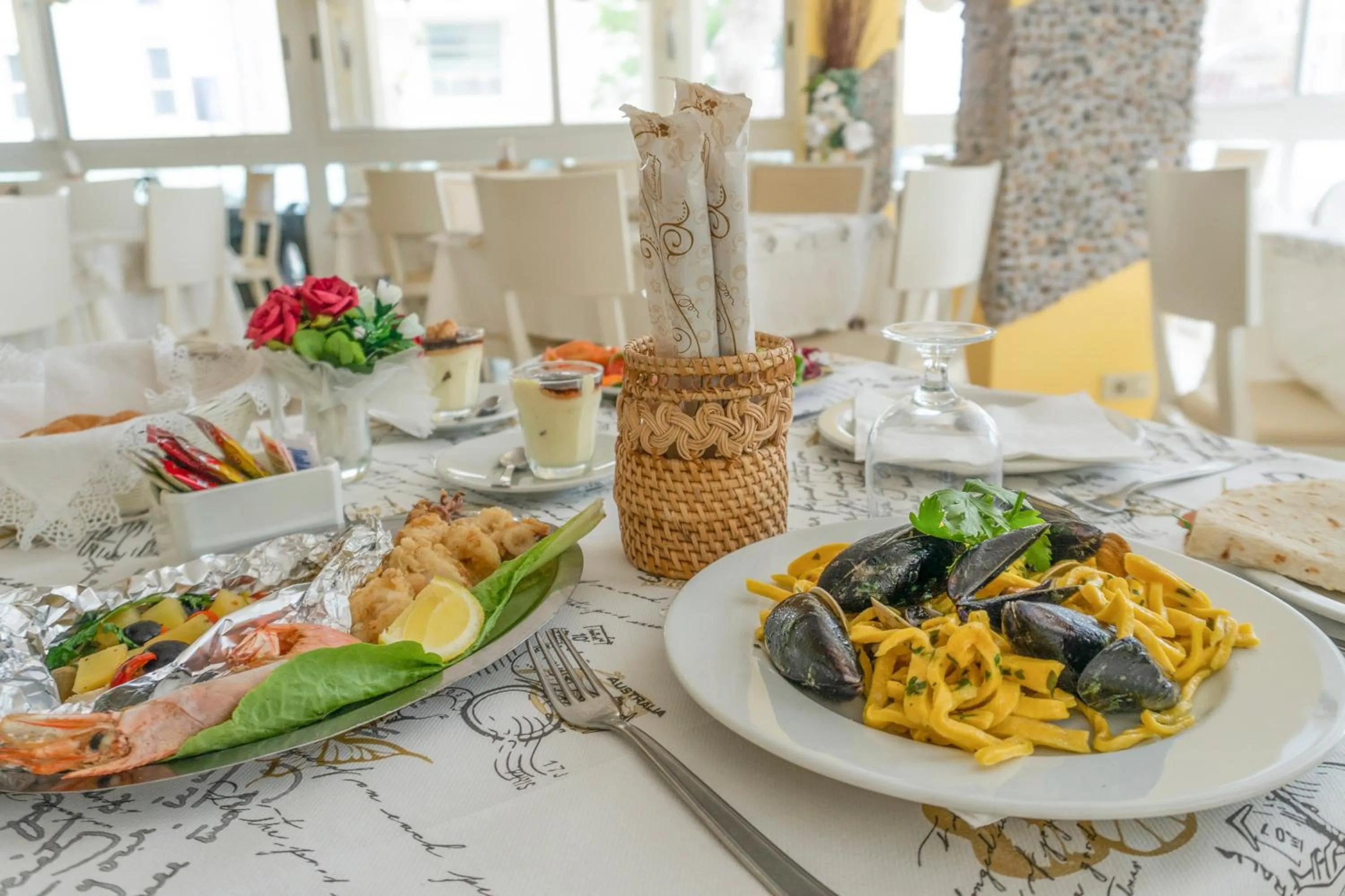 Restaurant/places to eat in Hotel Maxim