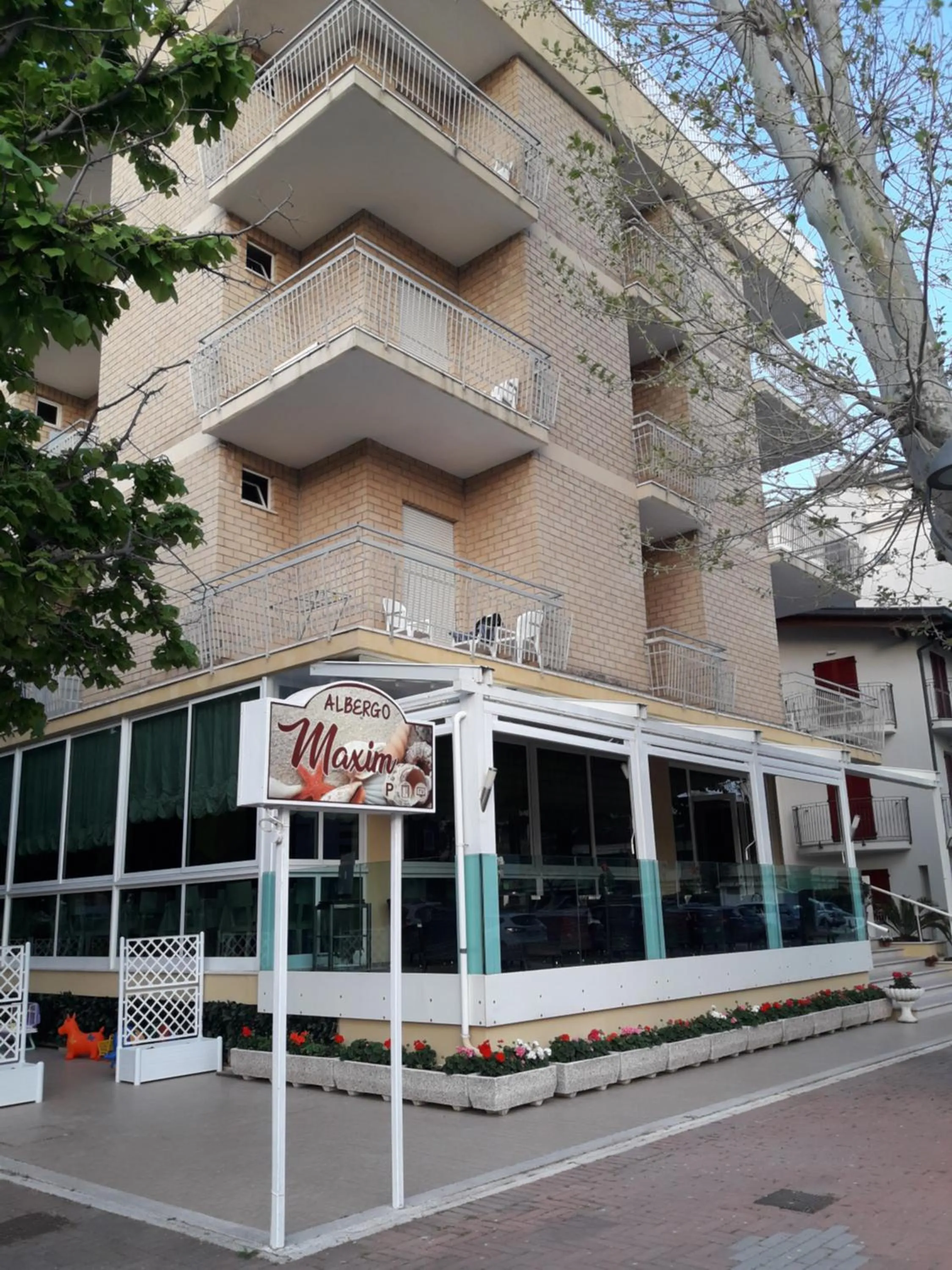 Property building in Hotel Maxim