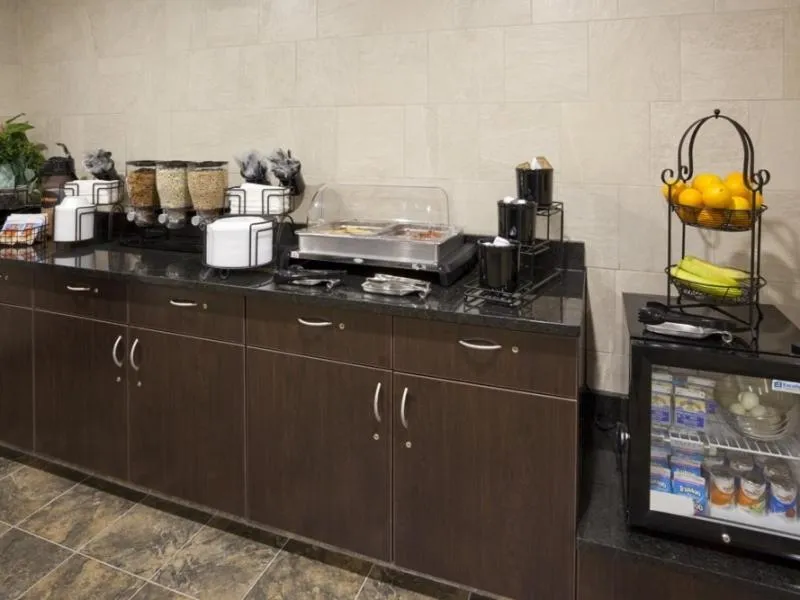 Food and drinks in GrandStay Hotel & Suites Thief River Falls