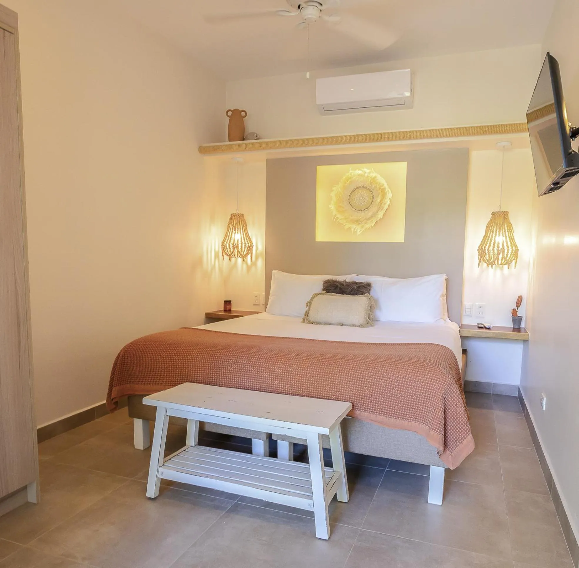 Bedroom, Bed in Les Voiles Blanches - Luxury Lodge