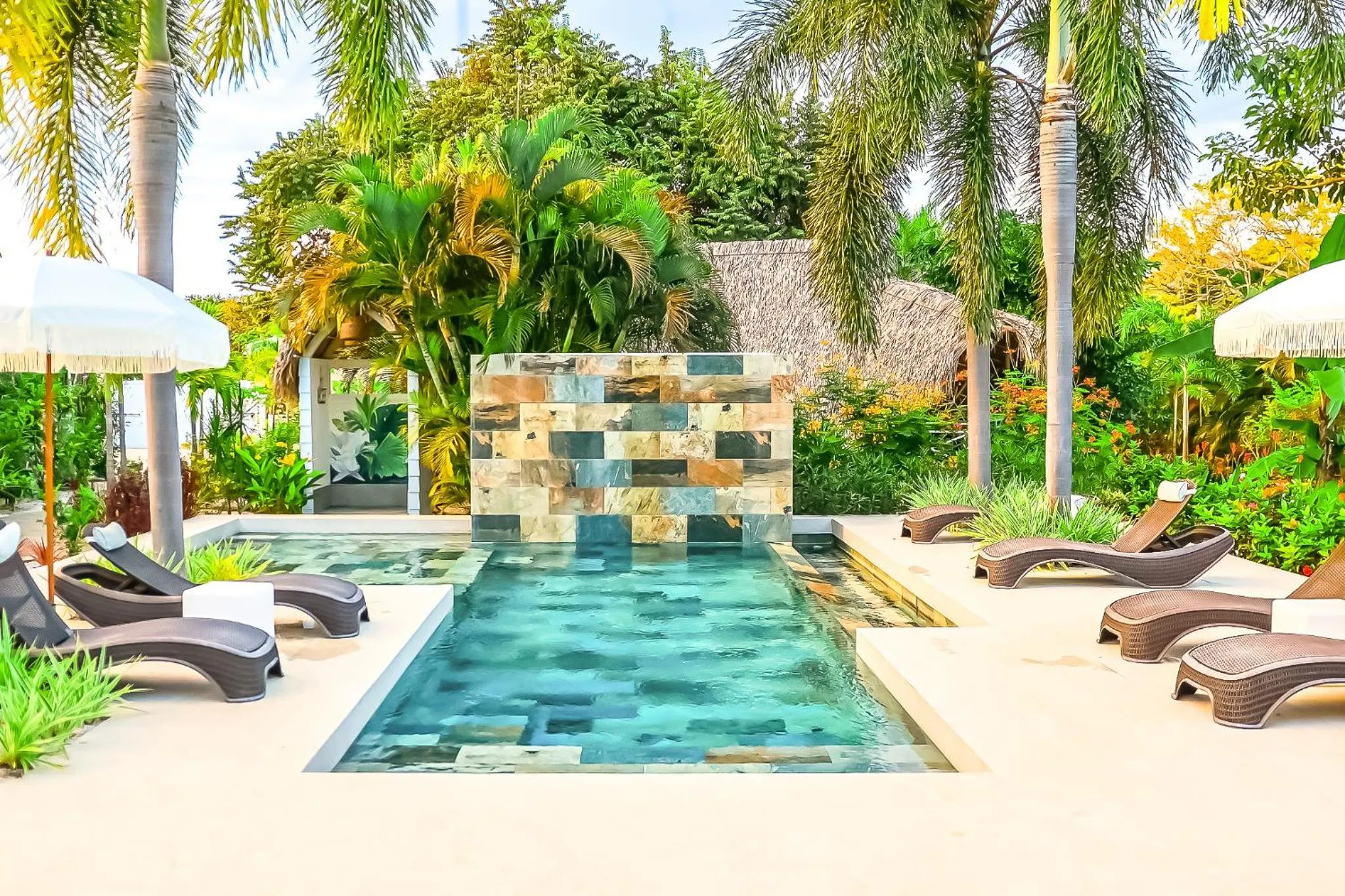 Pool view in Les Voiles Blanches - Luxury Lodge