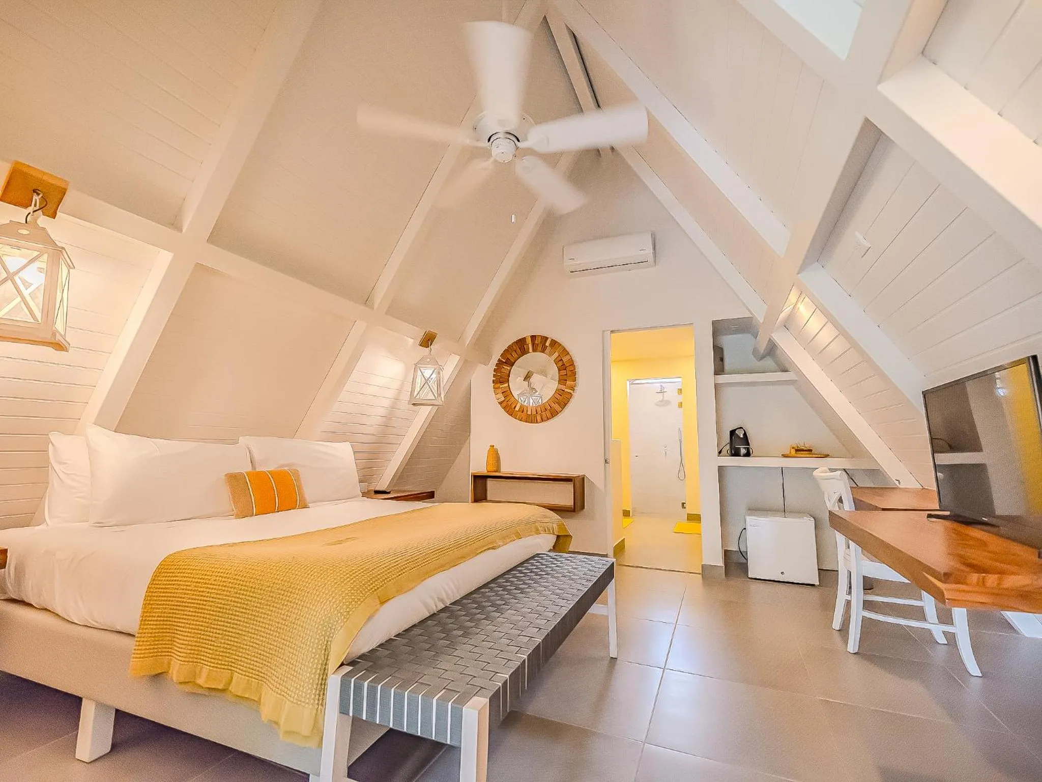 Bedroom, Bed in Les Voiles Blanches - Luxury Lodge