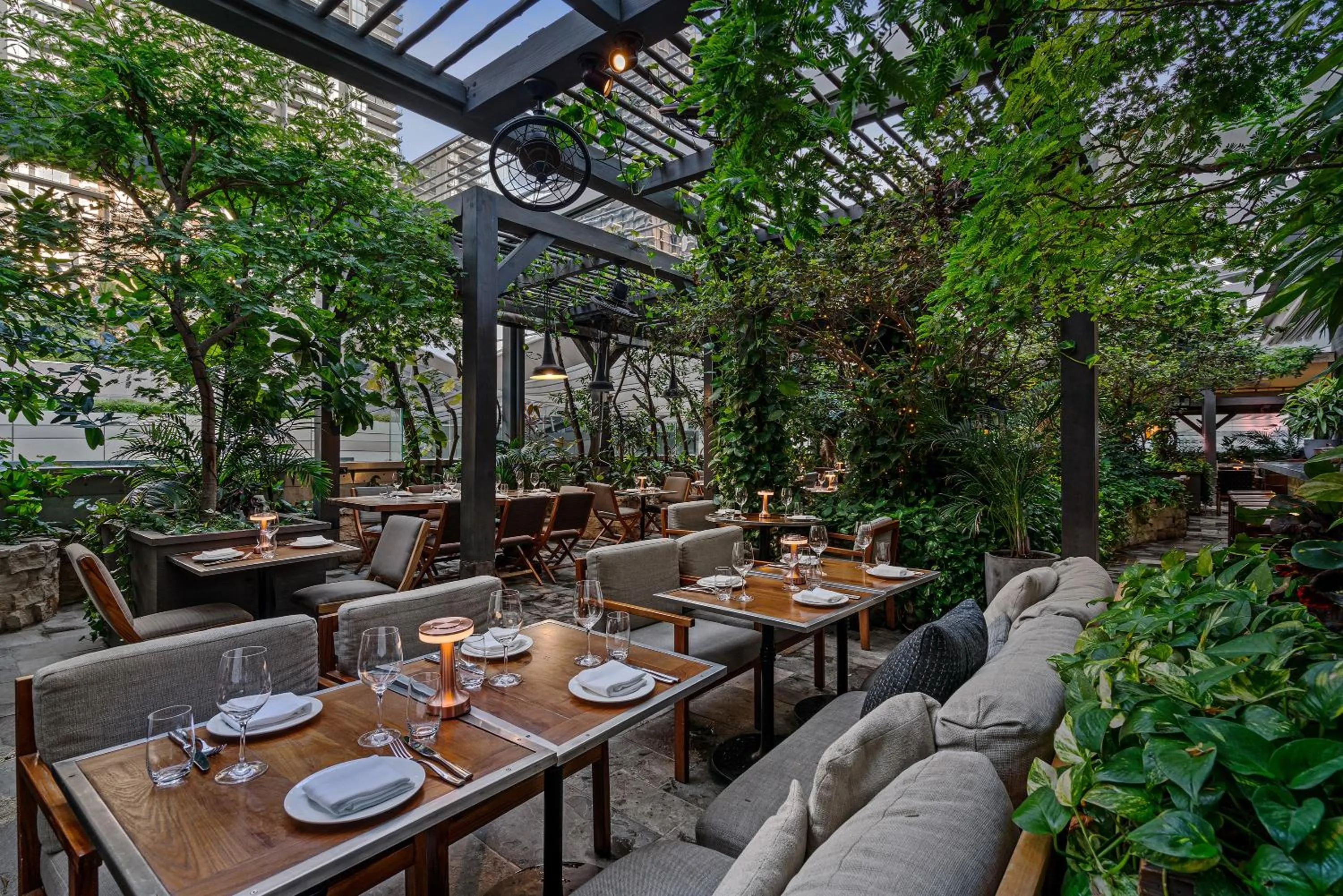 Restaurant/places to eat in EAST Miami